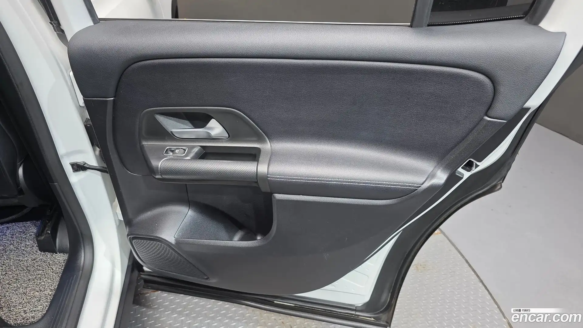 GLB-Class Mercedes-Benz 2021.8-INNER-035