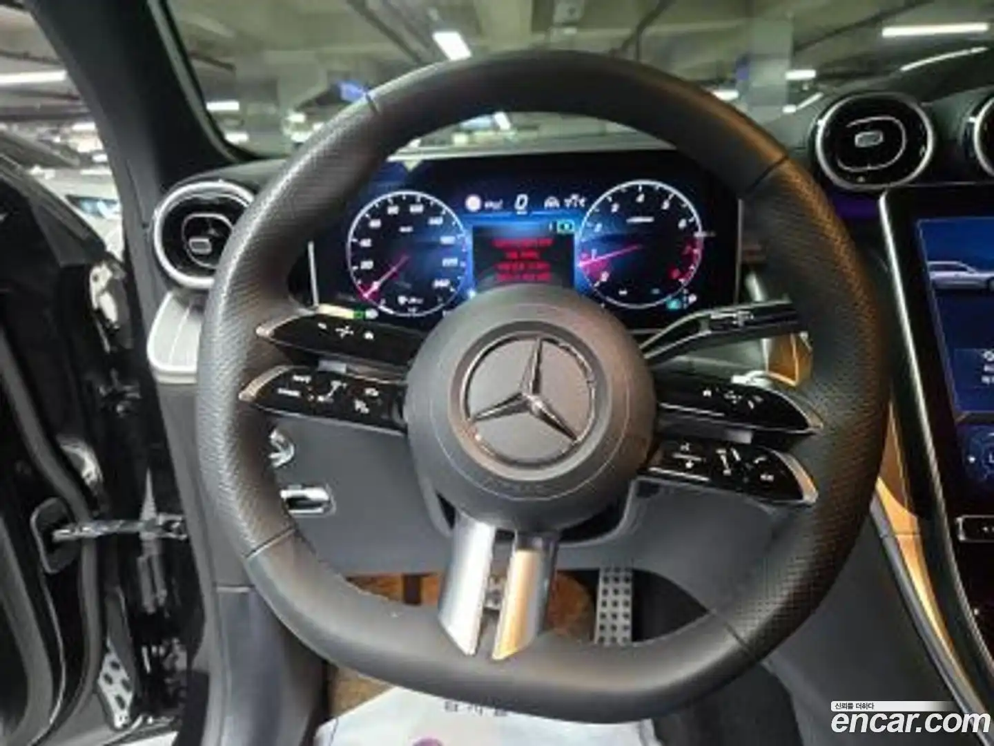 GLC-Class Mercedes-Benz 2023.10-INNER-007