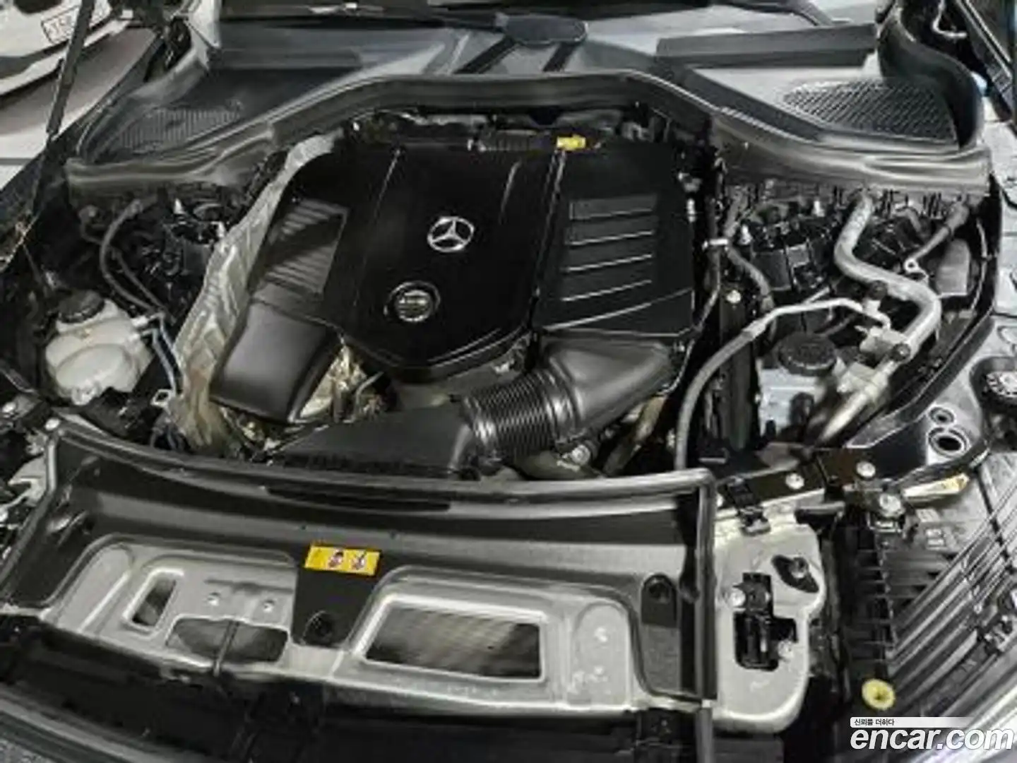 GLC-Class Mercedes-Benz 2023.10-OPTION-022