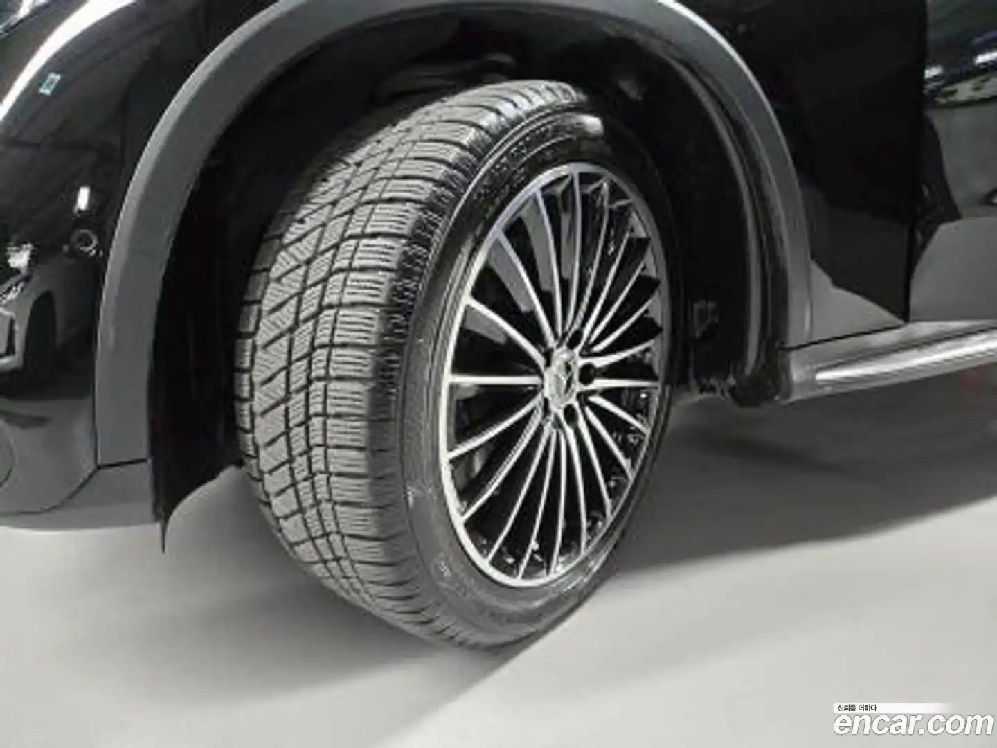 GLC-Class Mercedes-Benz 2023.10-OPTION-023
