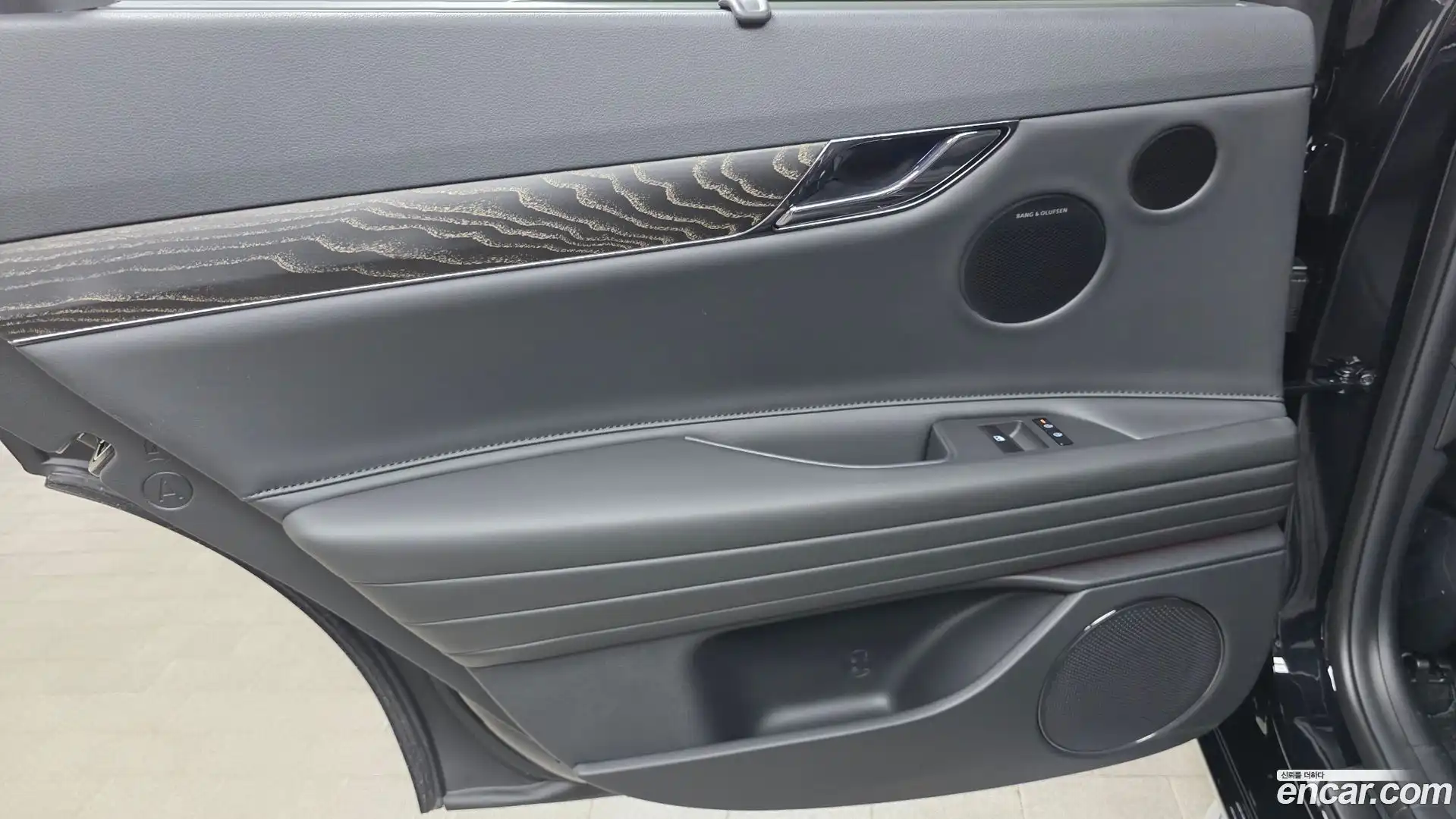 G80 Genesis 2025.3-INNER-035