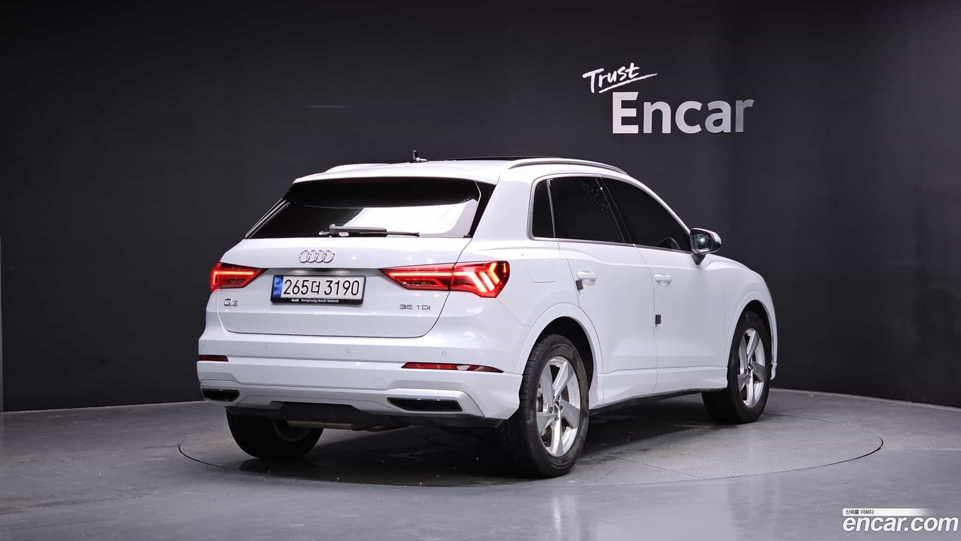 Q3 Audi 2020.10-OUTER-002