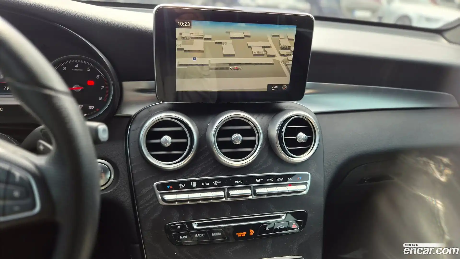 GLC-Class Mercedes-Benz 2019.3-INNER-007