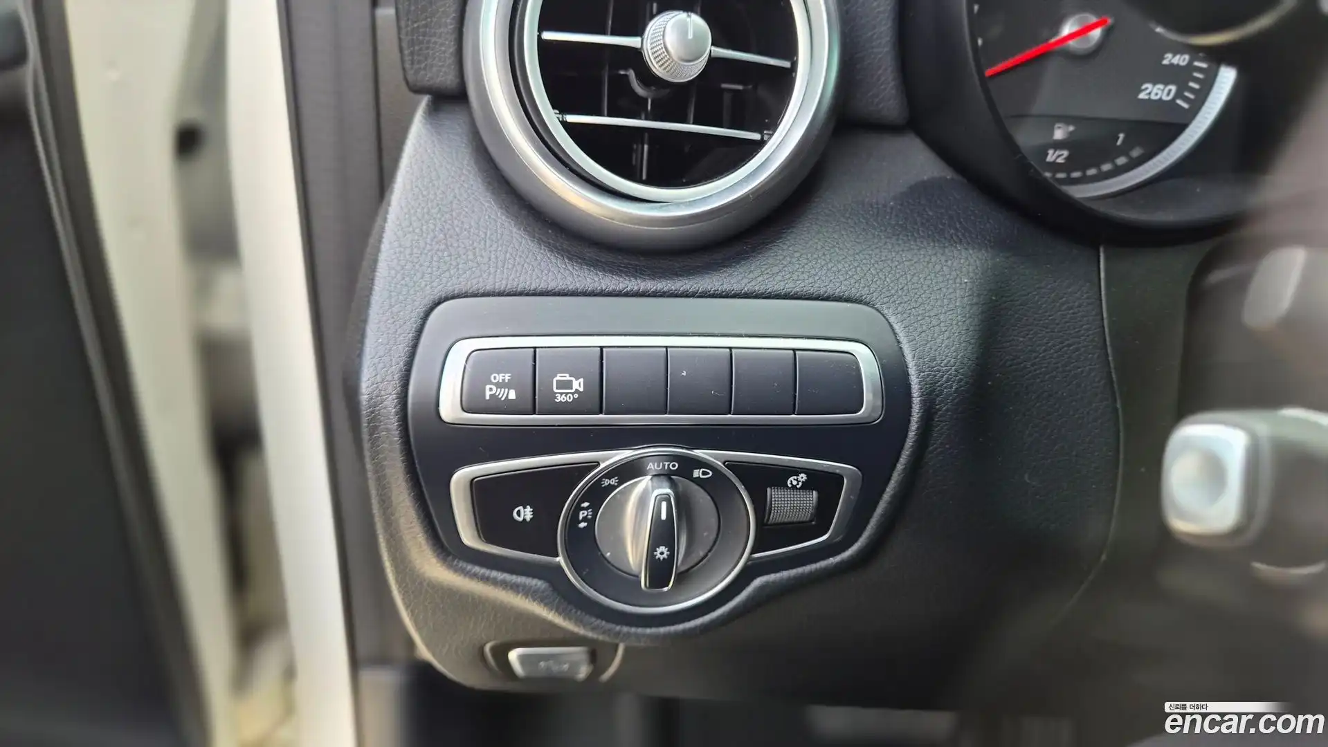 GLC-Class Mercedes-Benz 2019.3-OPTION-015