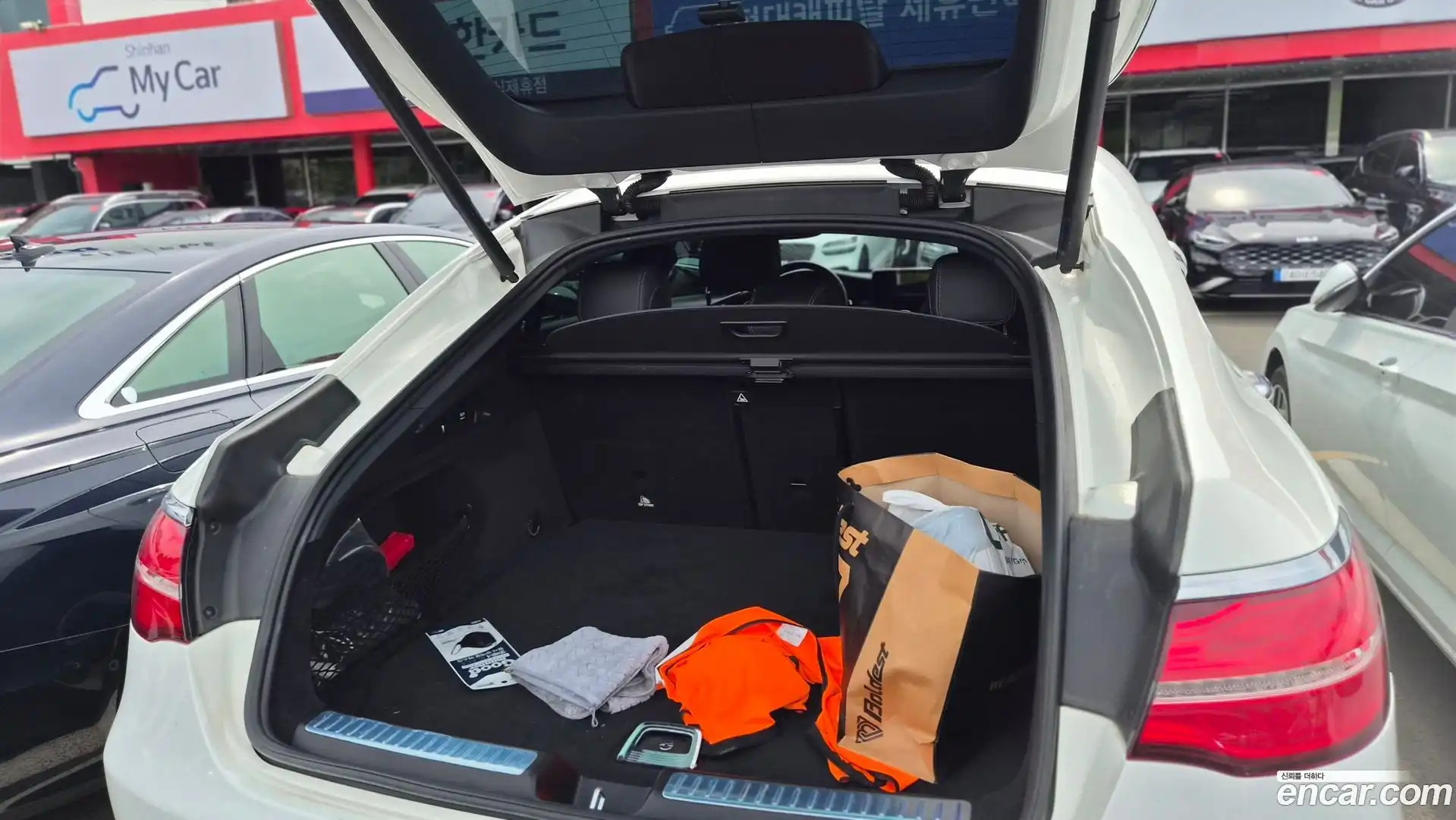 GLC-Class Mercedes-Benz 2019.3-OPTION-017