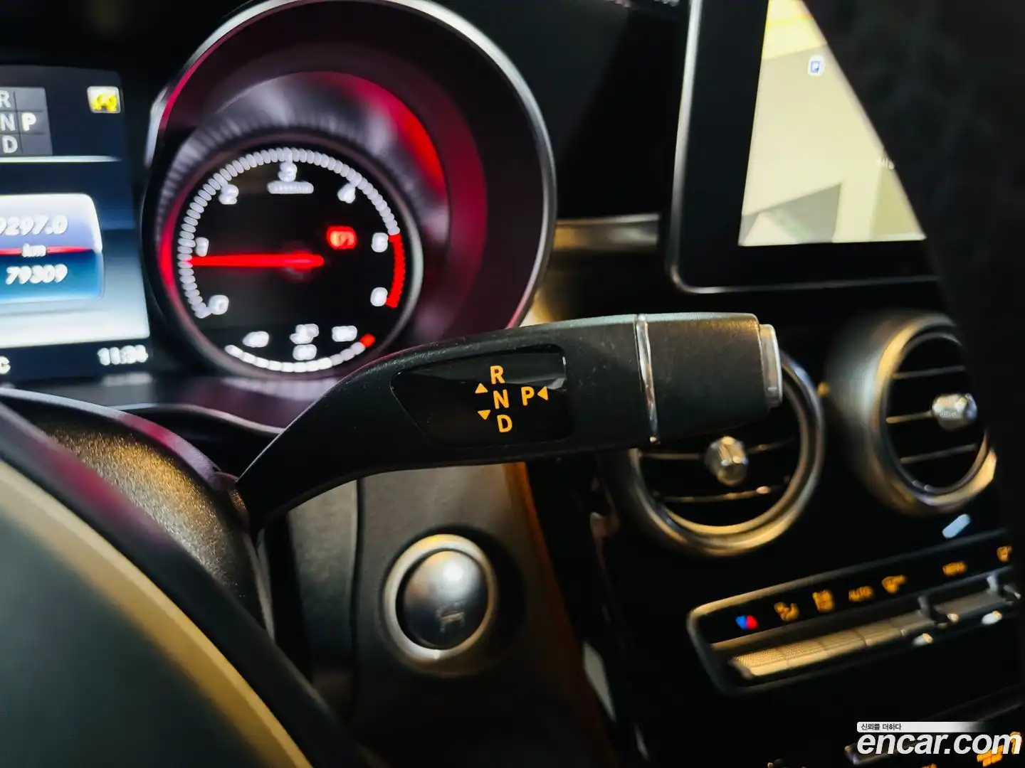 GLC-Class Mercedes-Benz 2018.5-INNER-009