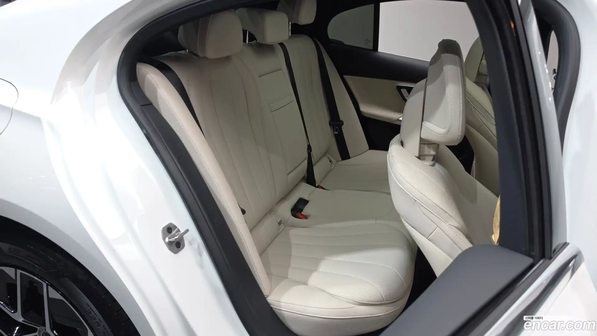E-Class Mercedes-Benz 2026.3-OPTION-016
