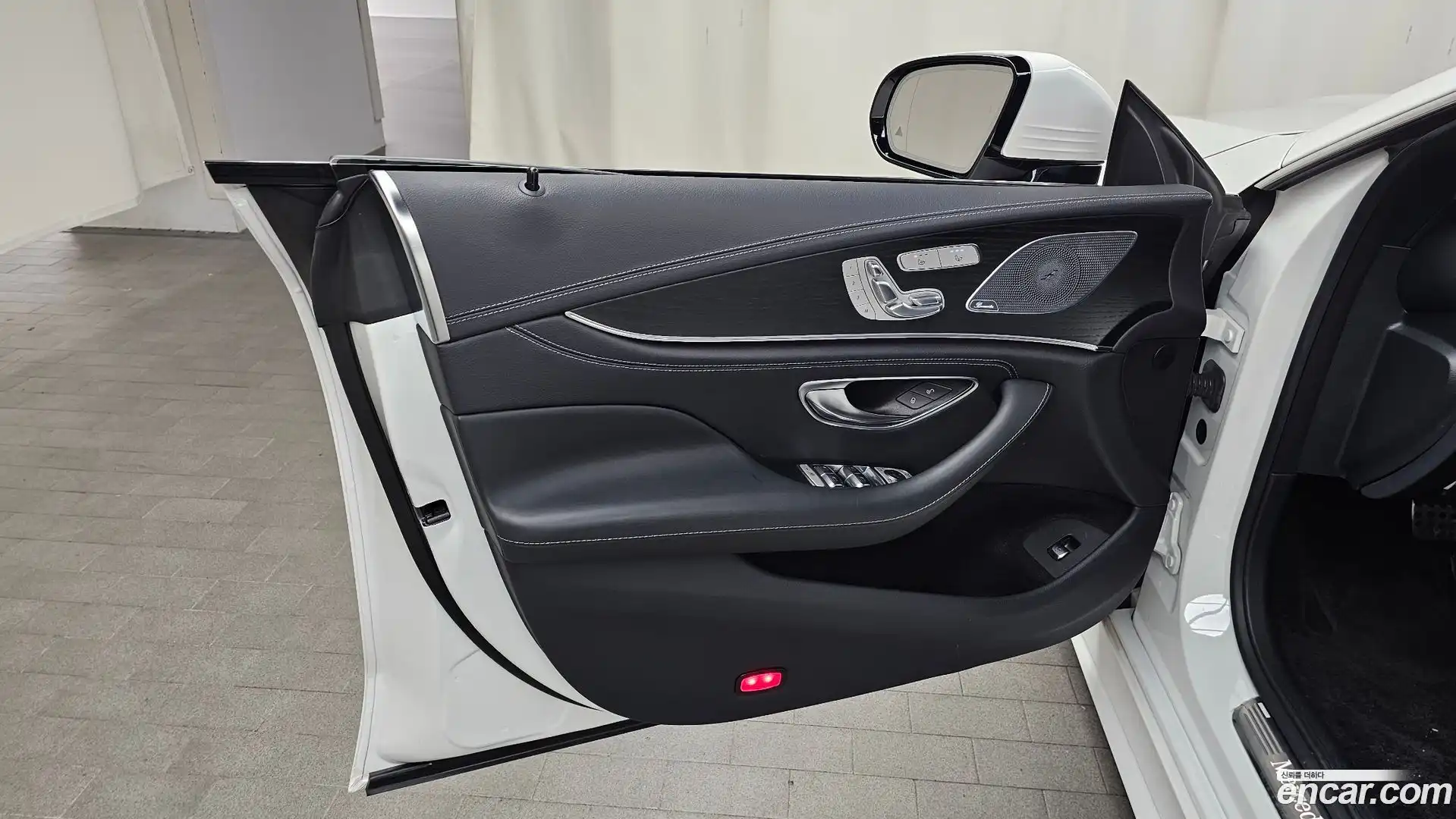 CLS-Class Mercedes-Benz 2023.9-INNER-034