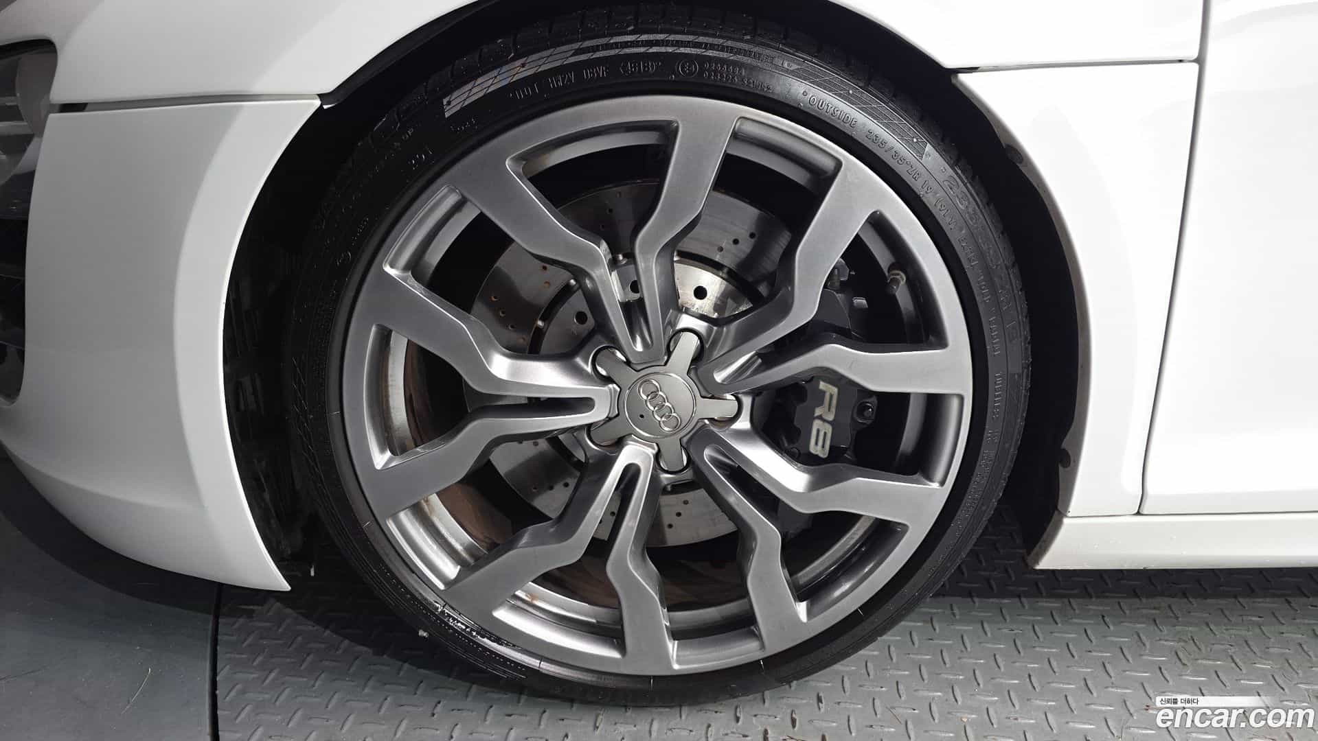 R8 Audi 2012.0-OUTER-005