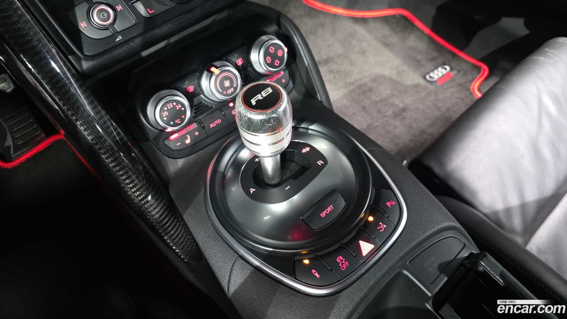 R8 Audi 2012.0-INNER-009