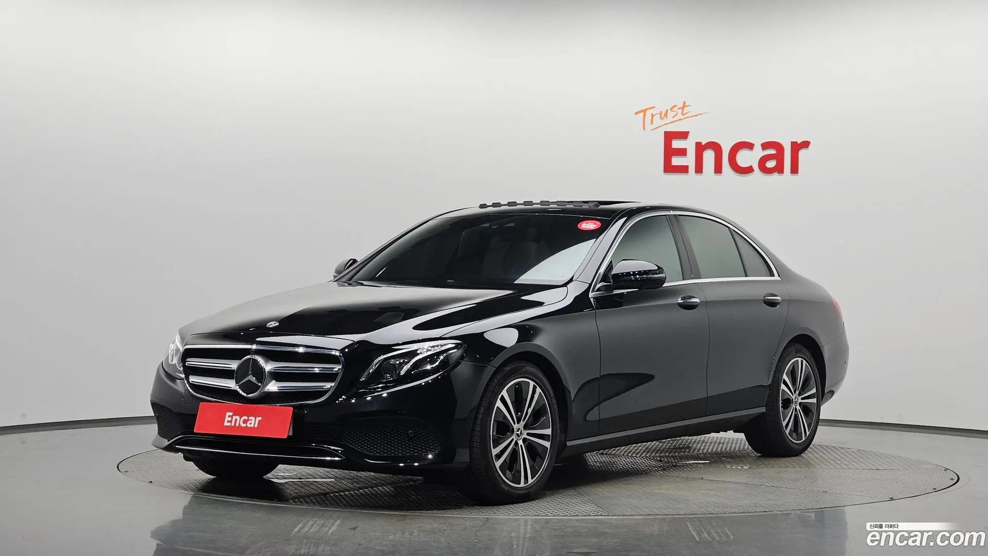 Main__Slider__Photo:E-Class Mercedes-Benz 2020.5-0