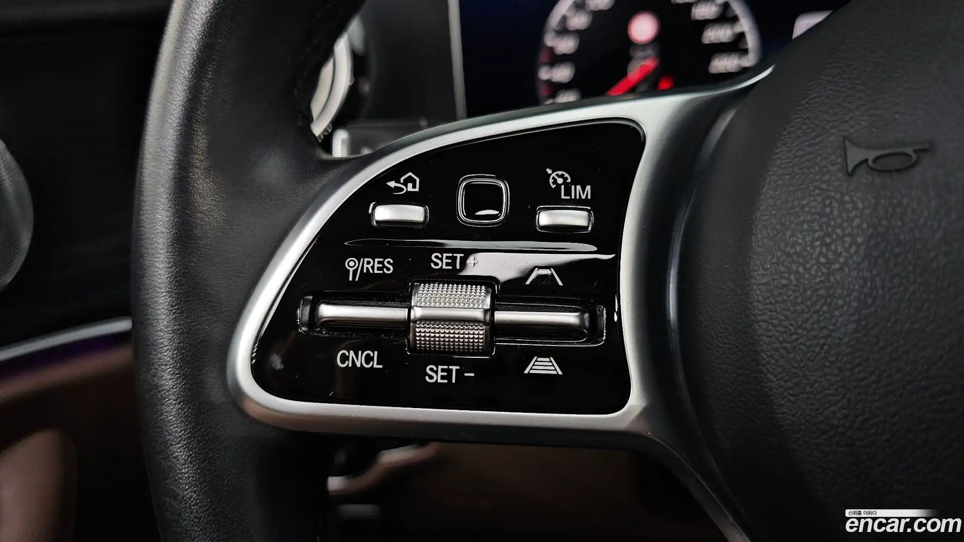 E-Class Mercedes-Benz 2020.5-OPTION-020