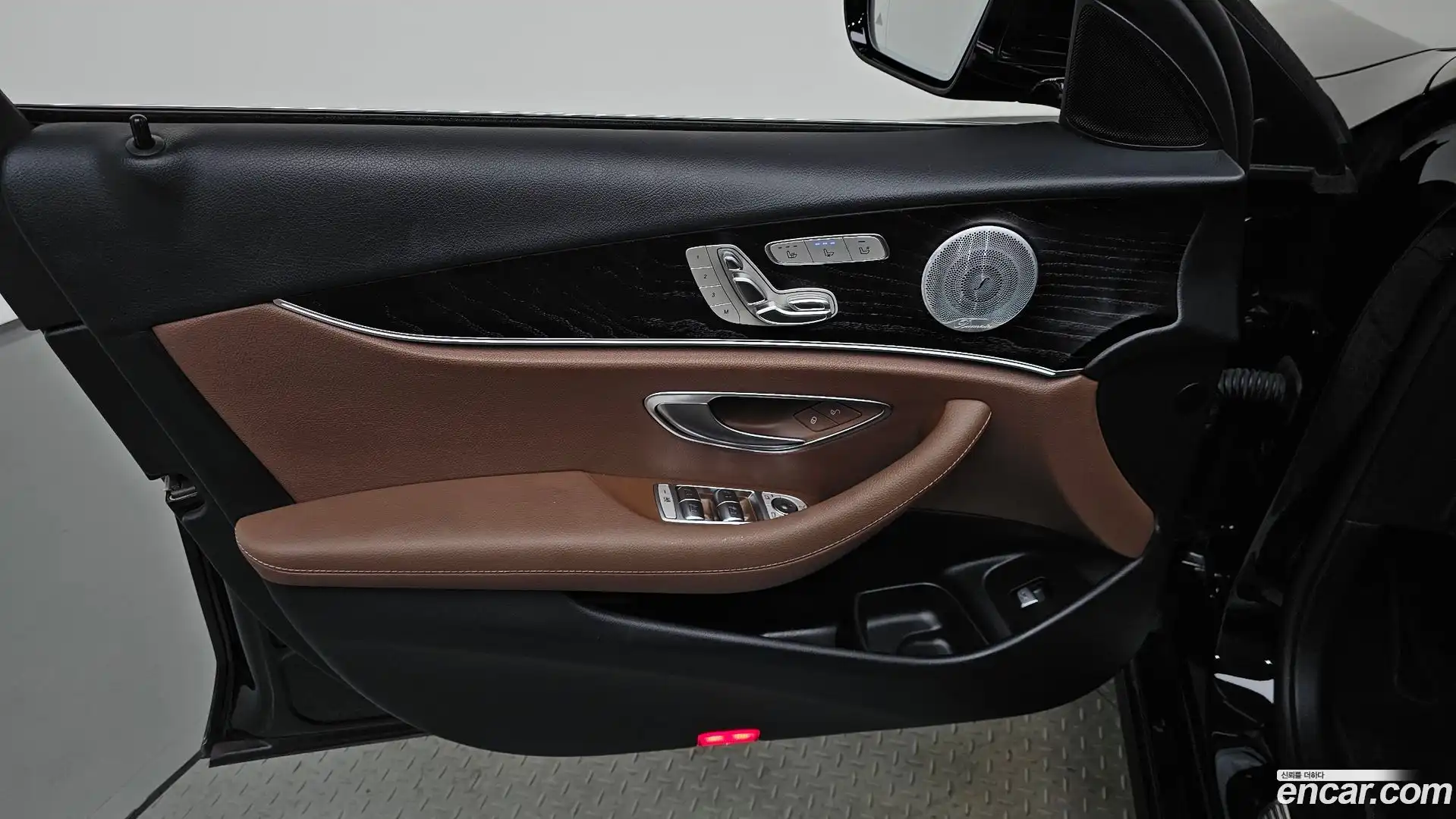 E-Class Mercedes-Benz 2020.5-INNER-034