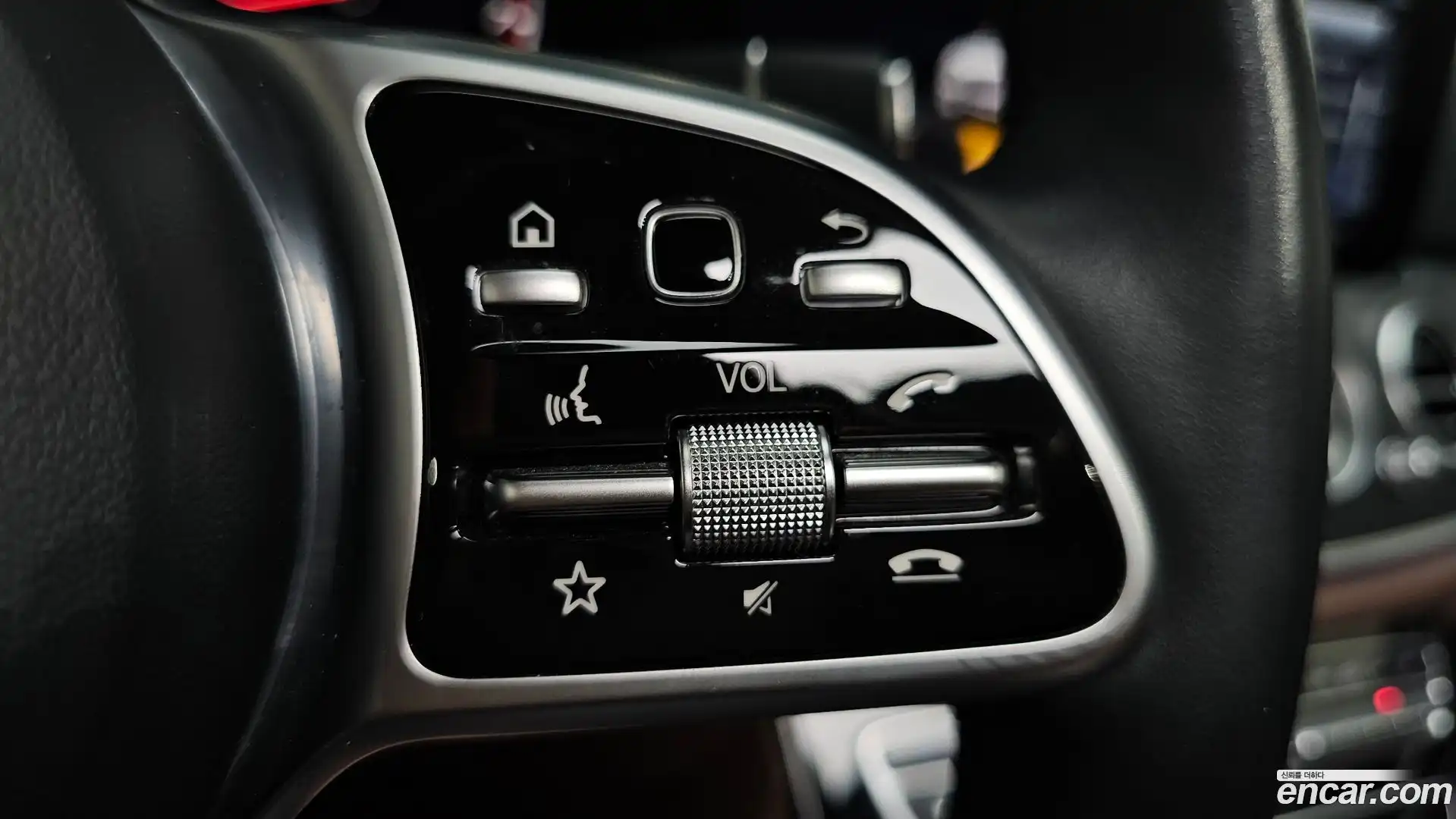 E-Class Mercedes-Benz 2020.5-OPTION-042