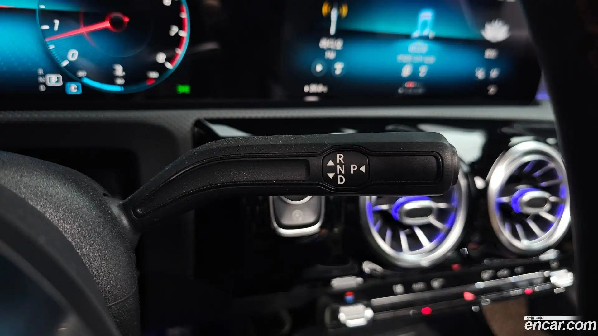 CLA-Class Mercedes-Benz 2020.3-INNER-009