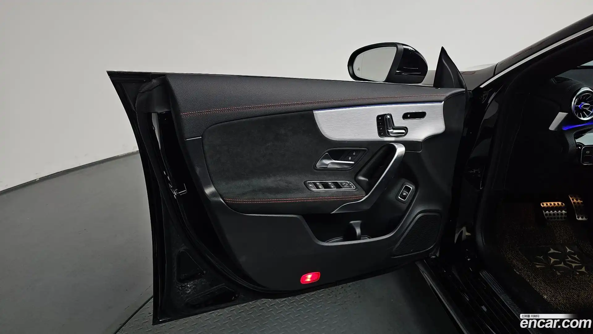 CLA-Class Mercedes-Benz 2020.3-INNER-034