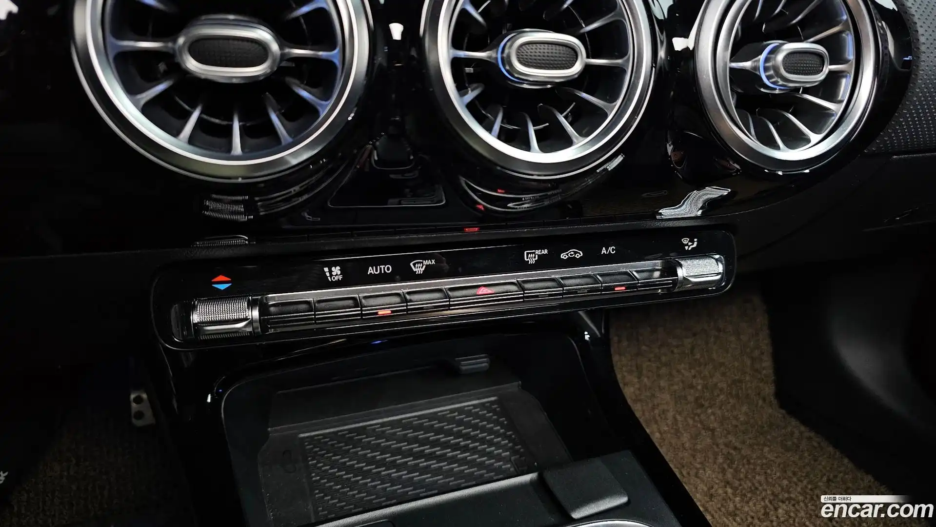 CLA-Class Mercedes-Benz 2020.3-OPTION-044