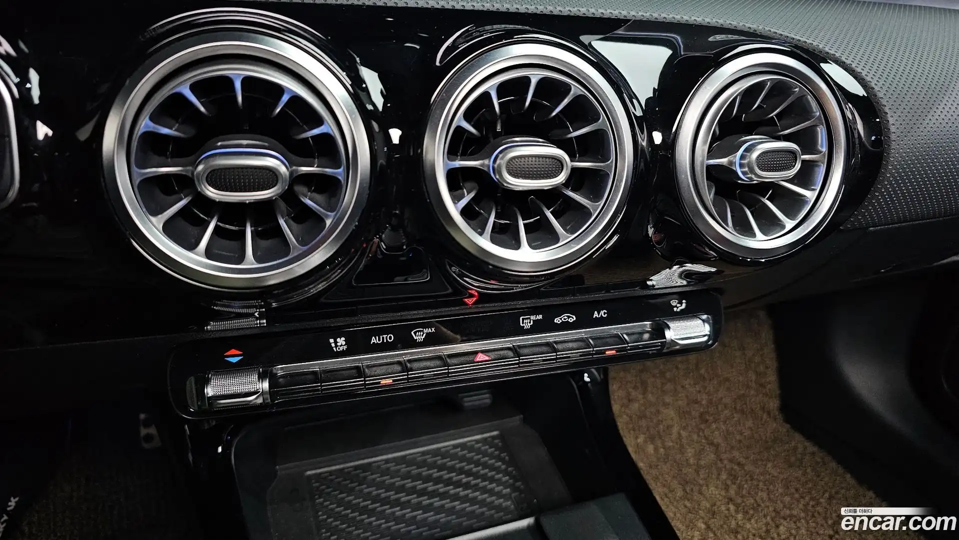CLA-Class Mercedes-Benz 2020.3-OPTION-048