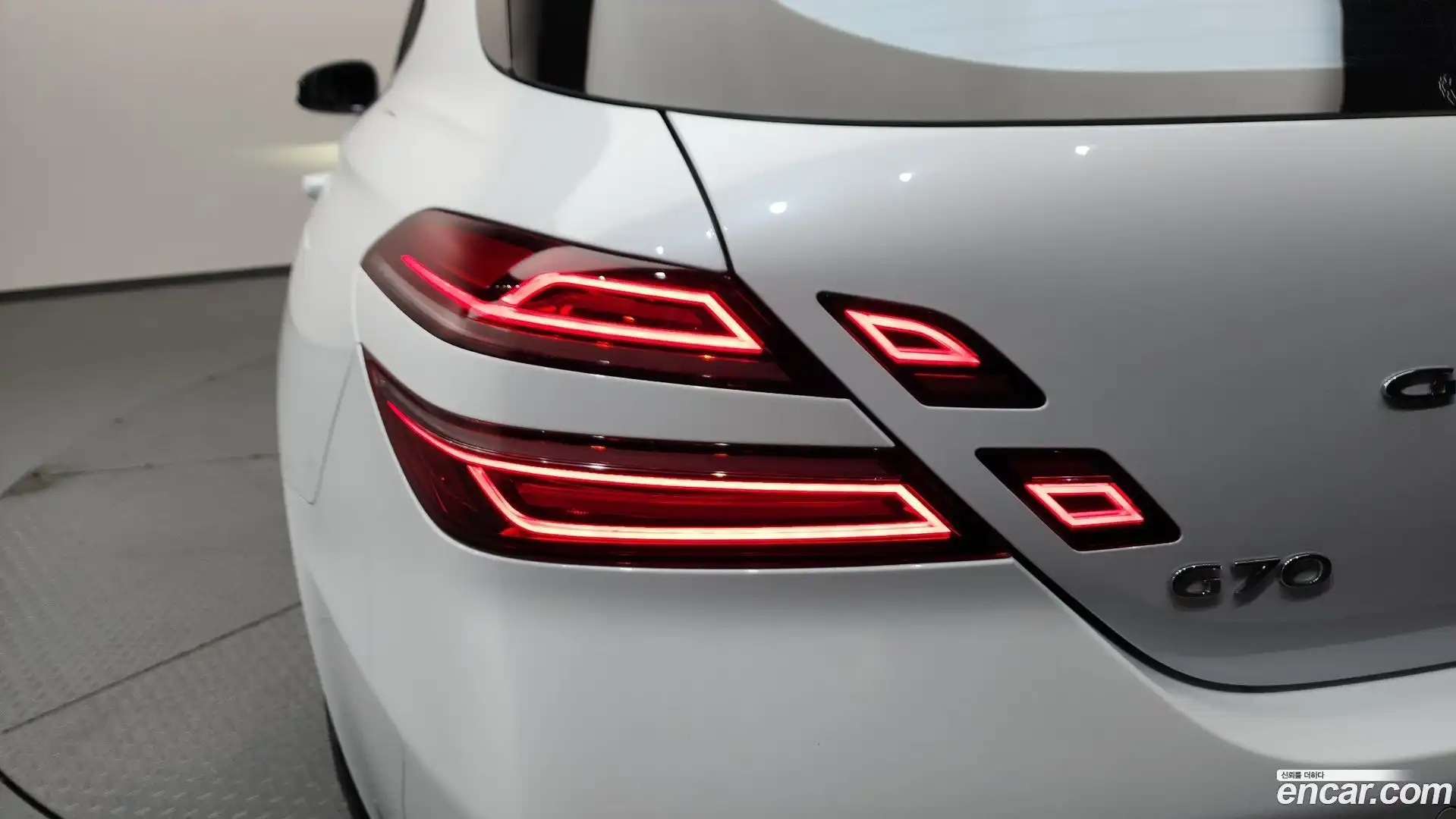 G70 Genesis 2023.0-OUTER-033