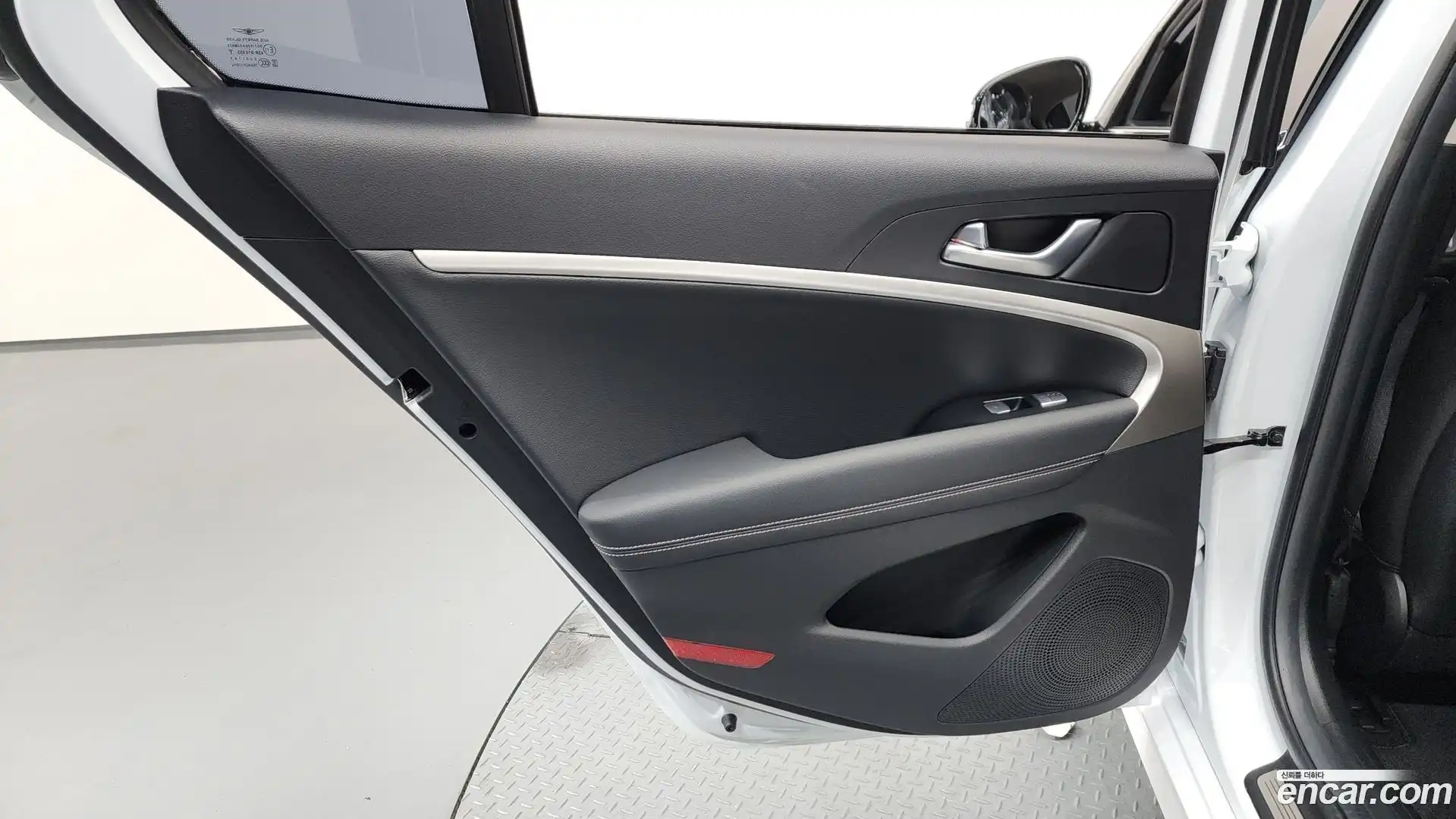 G70 Genesis 2023.0-INNER-035