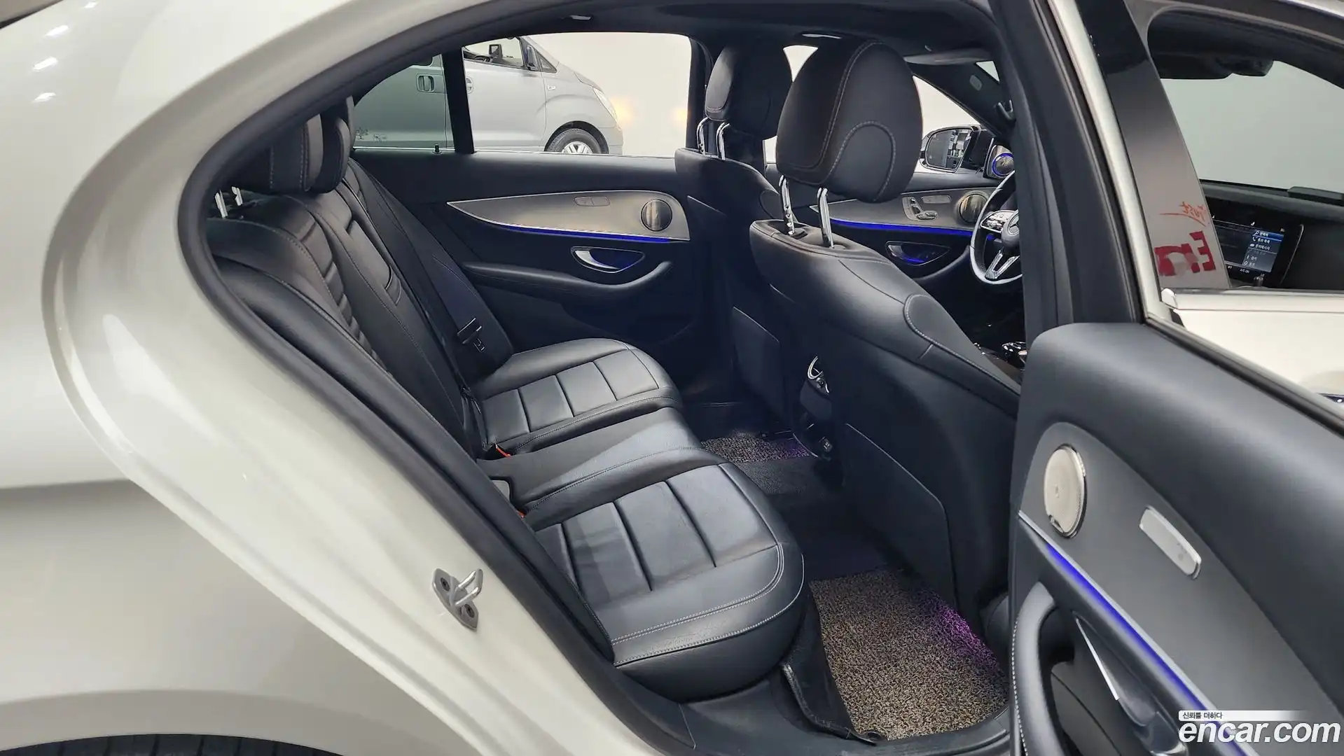 E-Class Mercedes-Benz 2018.10-OPTION-015