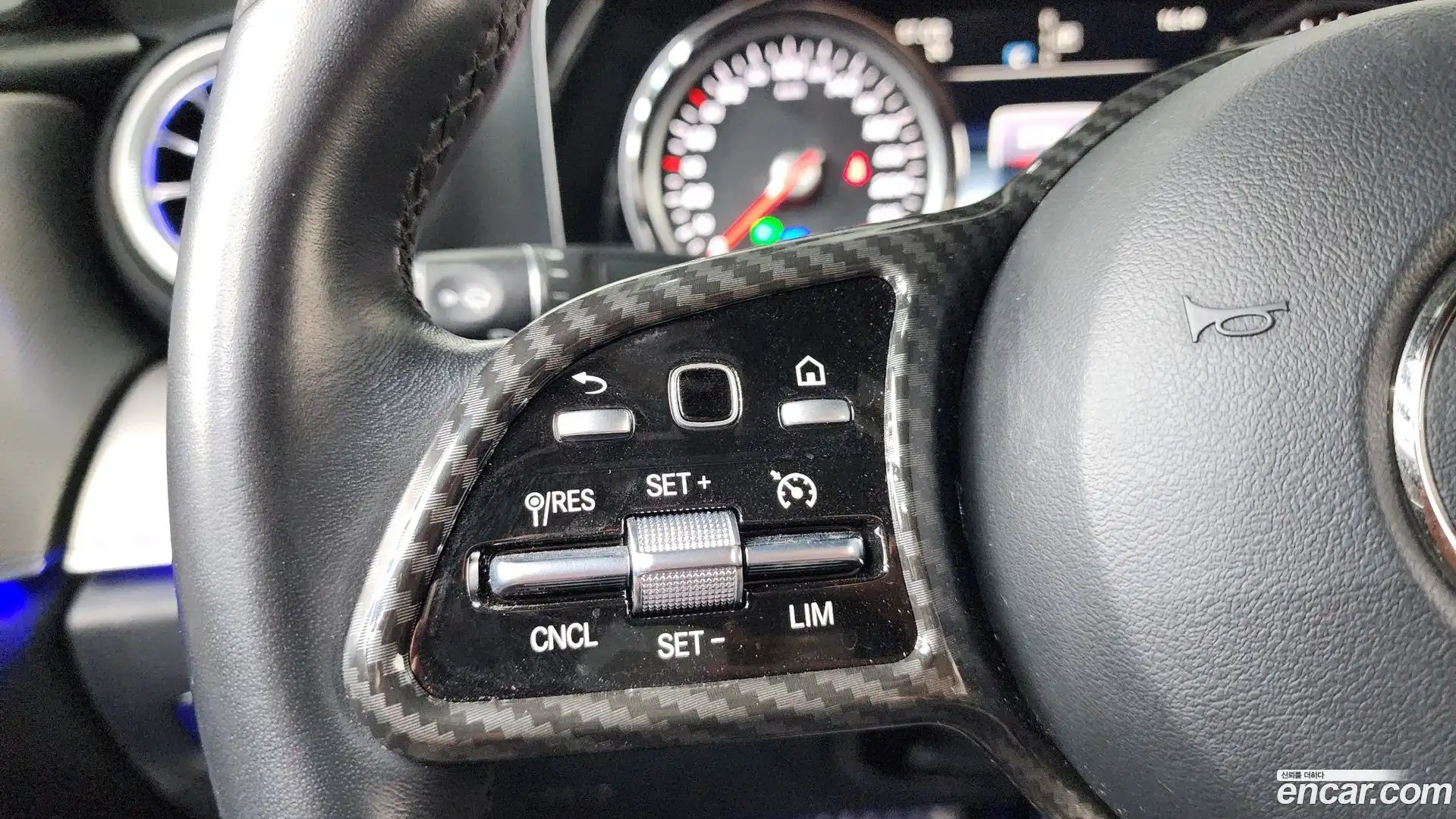 E-Class Mercedes-Benz 2018.10-OPTION-021