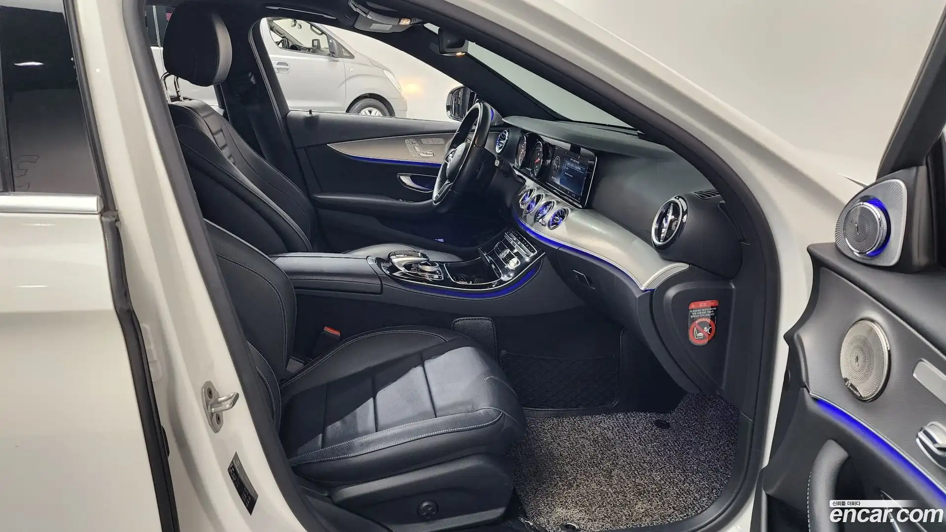 E-Class Mercedes-Benz 2018.10-INNER-036