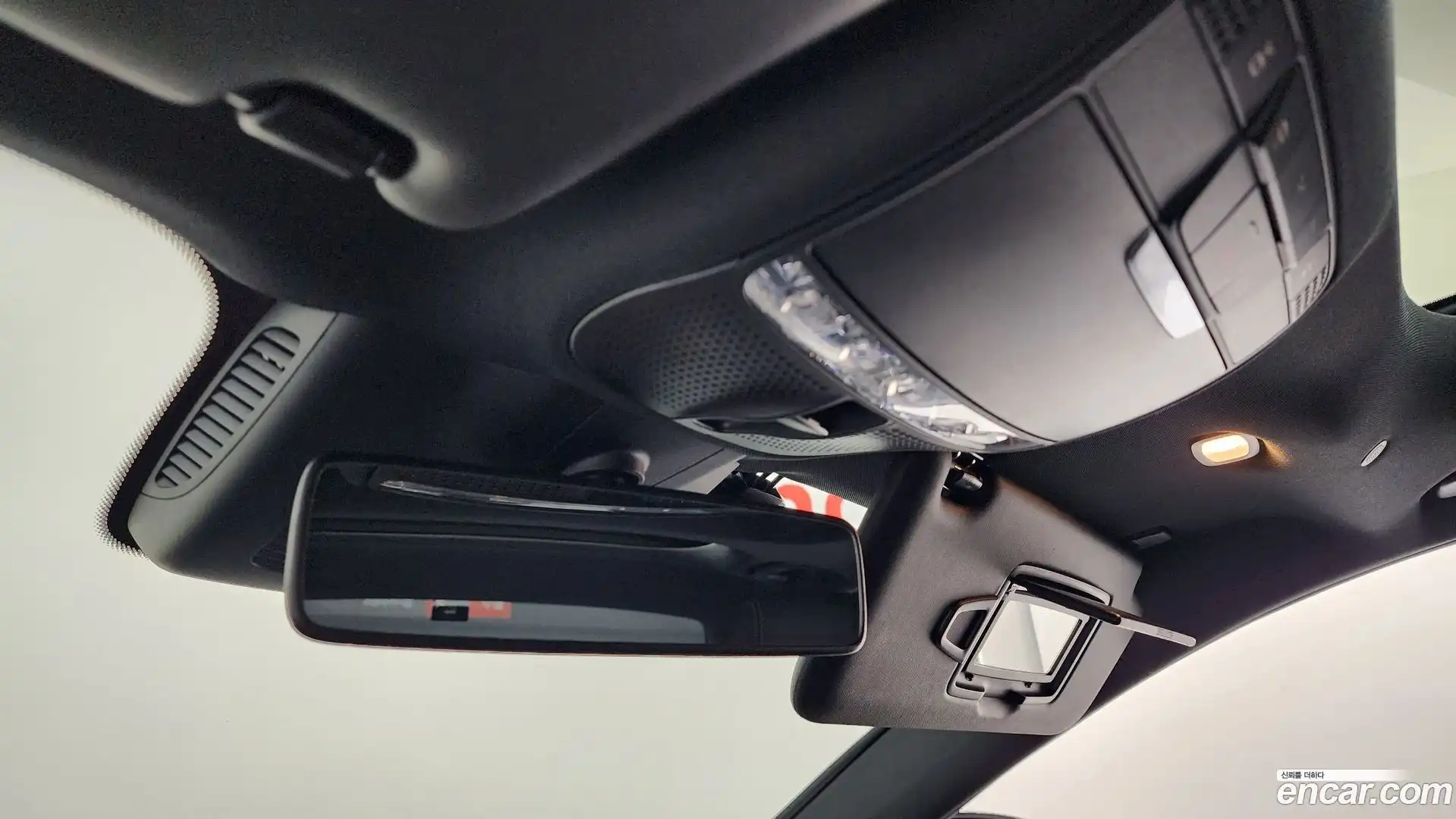 E-Class Mercedes-Benz 2018.10-OPTION-040