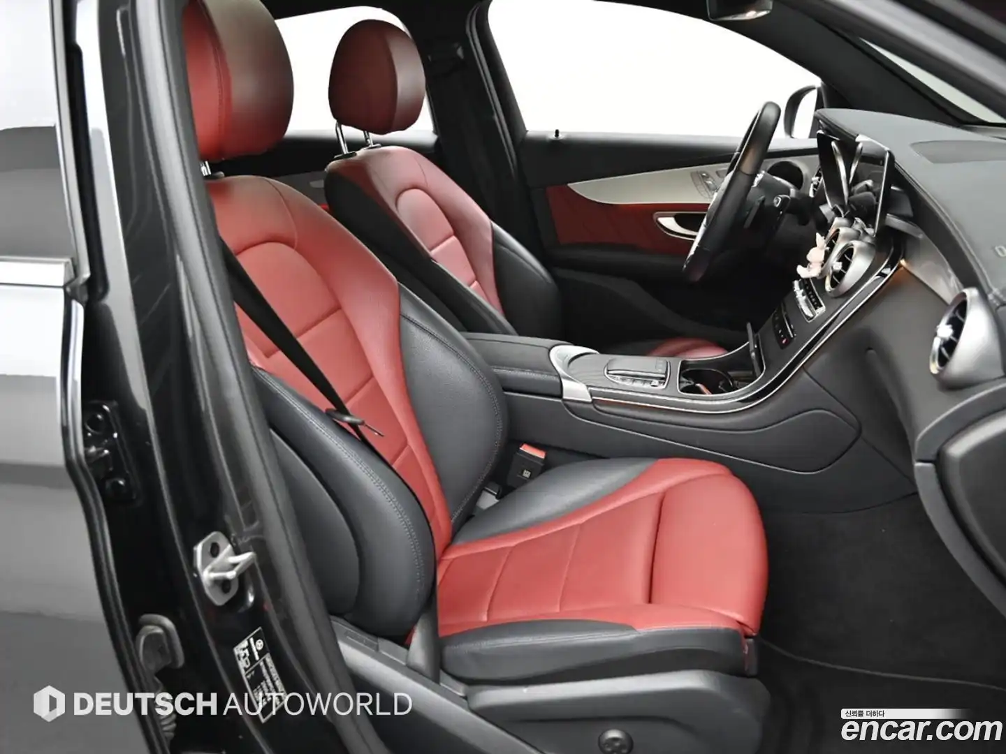 GLC-Class Mercedes-Benz 2023.2-INNER-010