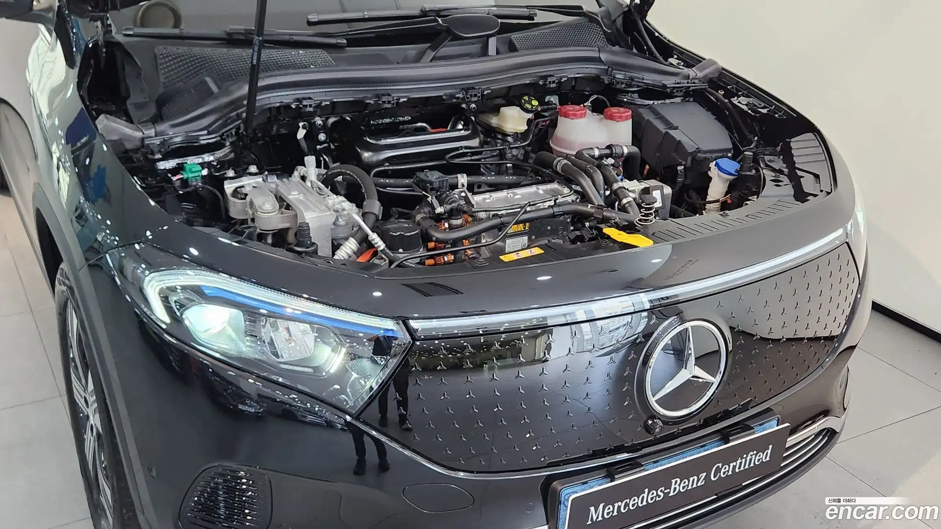 EQA Mercedes-Benz 2025.10-OUTER-006