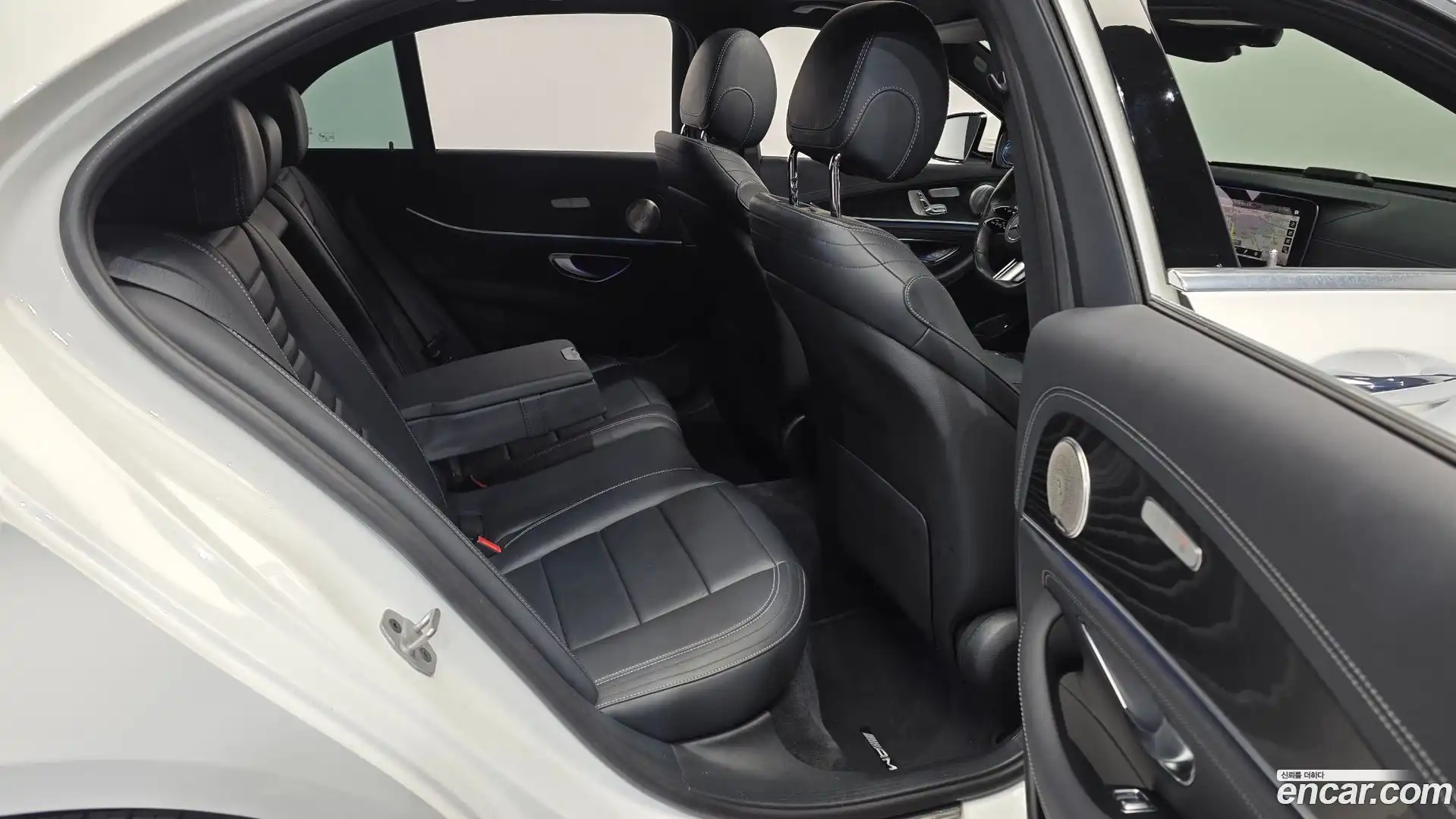 E-Class Mercedes-Benz 2020.11-OPTION-016