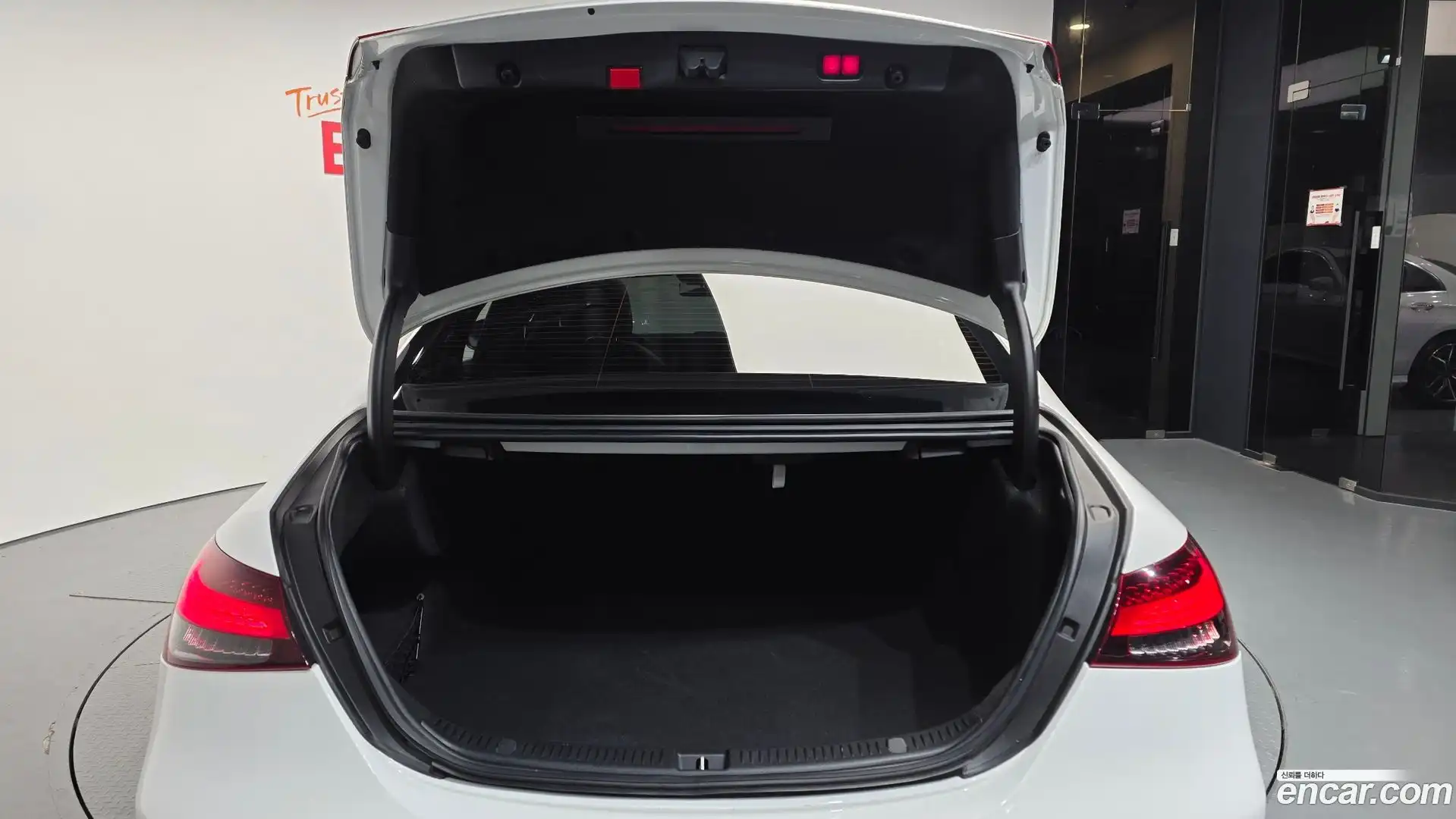 E-Class Mercedes-Benz 2020.11-OPTION-024