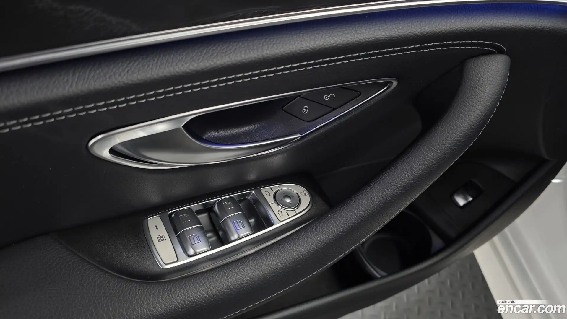 E-Class Mercedes-Benz 2020.11-OPTION-040