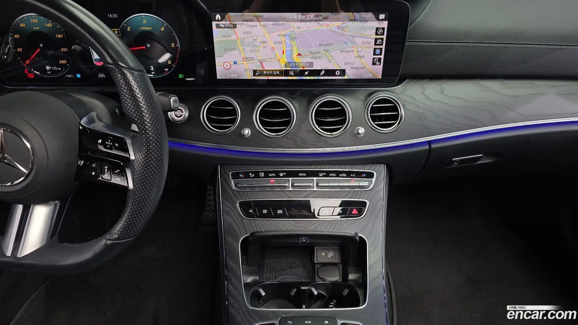 E-Class Mercedes-Benz 2020.11-OPTION-042