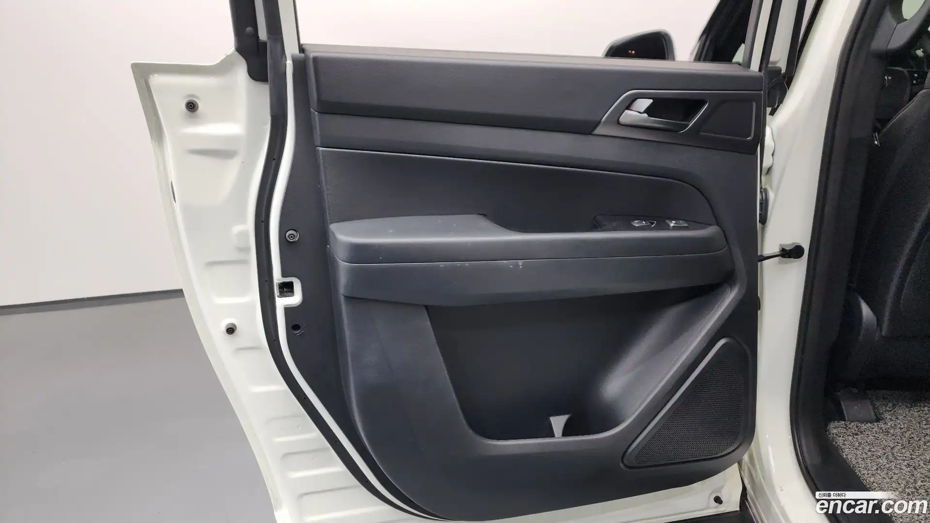 Rexton KG Mobility 2022.6-INNER-035