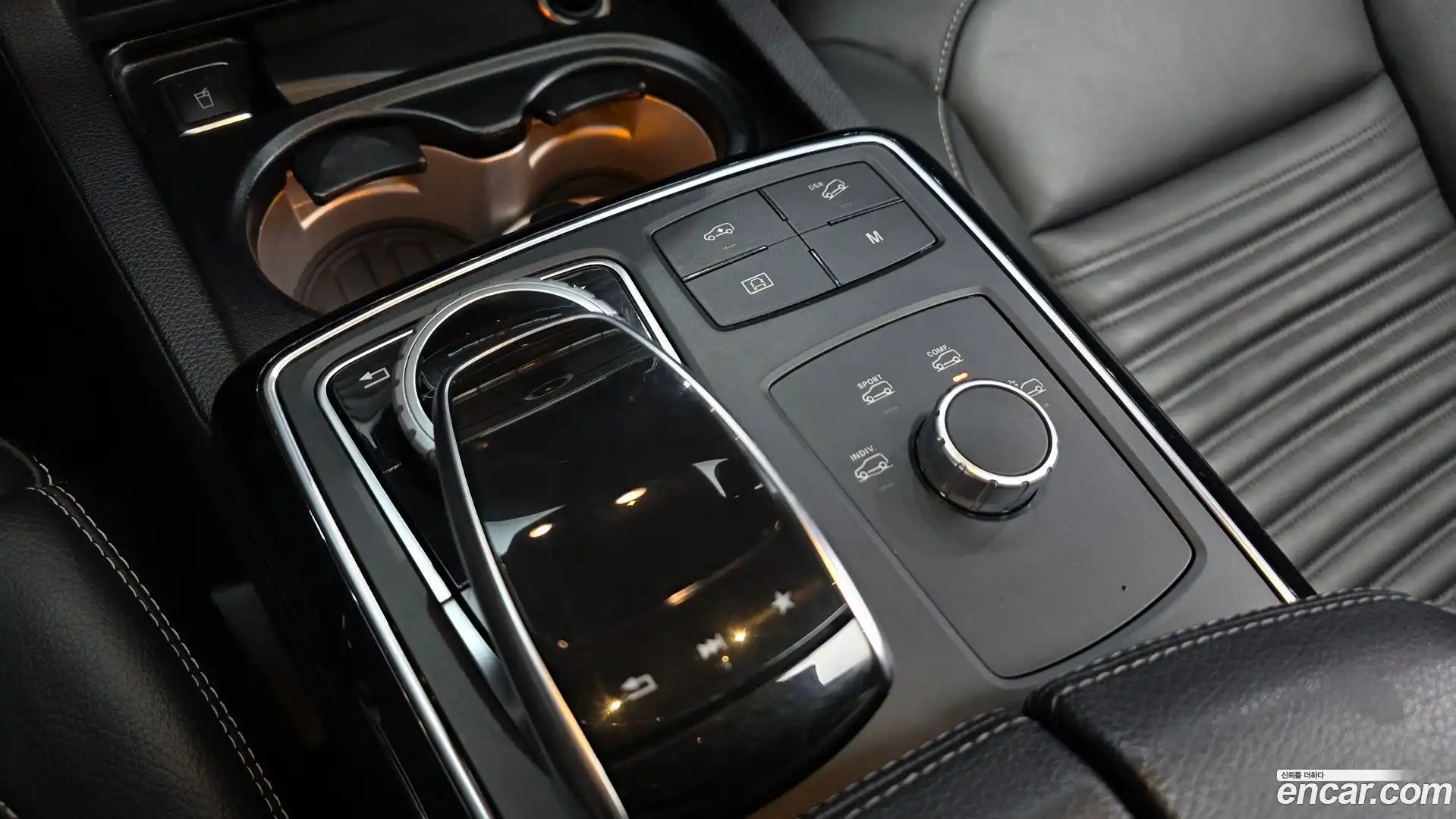 GLE-Class Mercedes-Benz 2018.2-INNER-009
