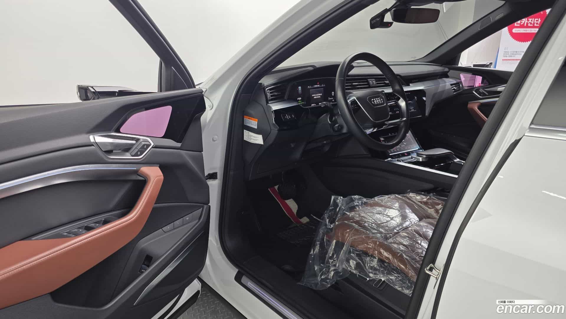 e-tron Audi 2022.7-INNER-010