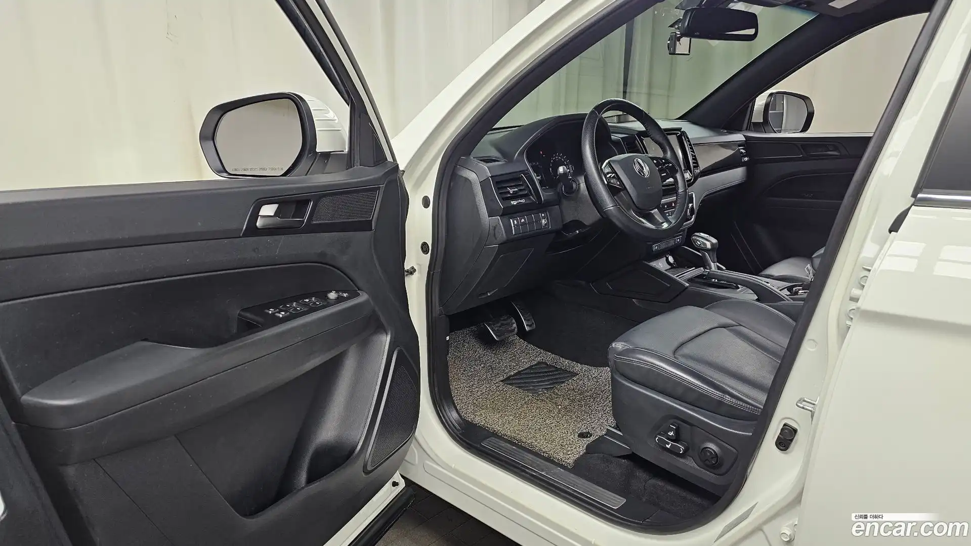Rexton KG Mobility 2020.8-INNER-010
