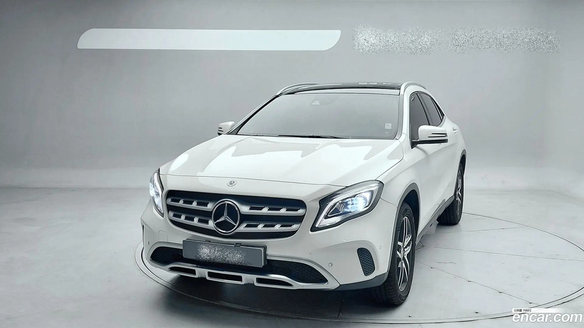 Main__Slider__Photo:GLA-Class Mercedes-Benz 2017.11-0