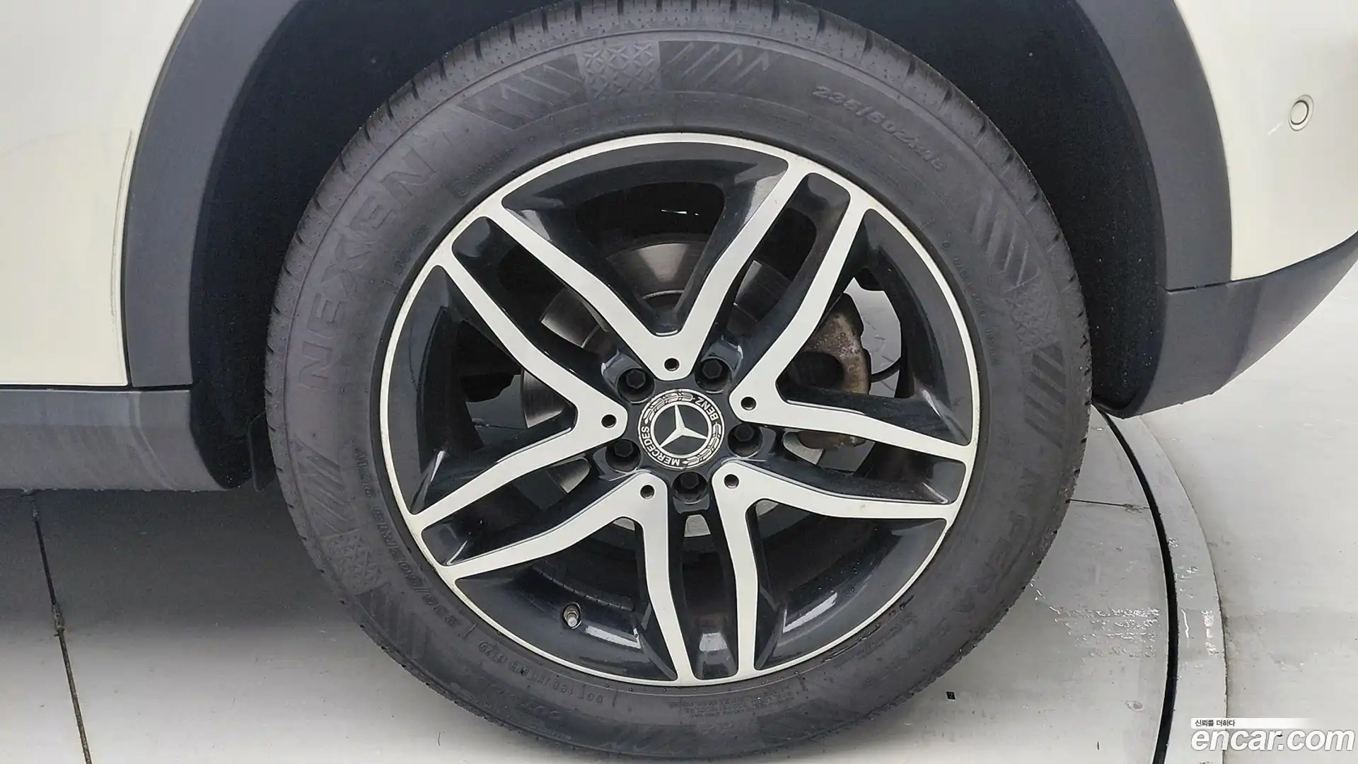 GLA-Class Mercedes-Benz 2017.11-OPTION-022