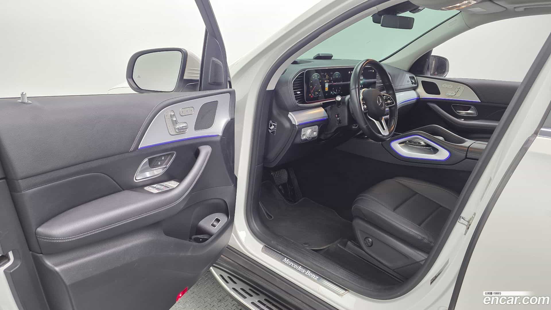 GLE-Class Mercedes-Benz 2021.2-INNER-010