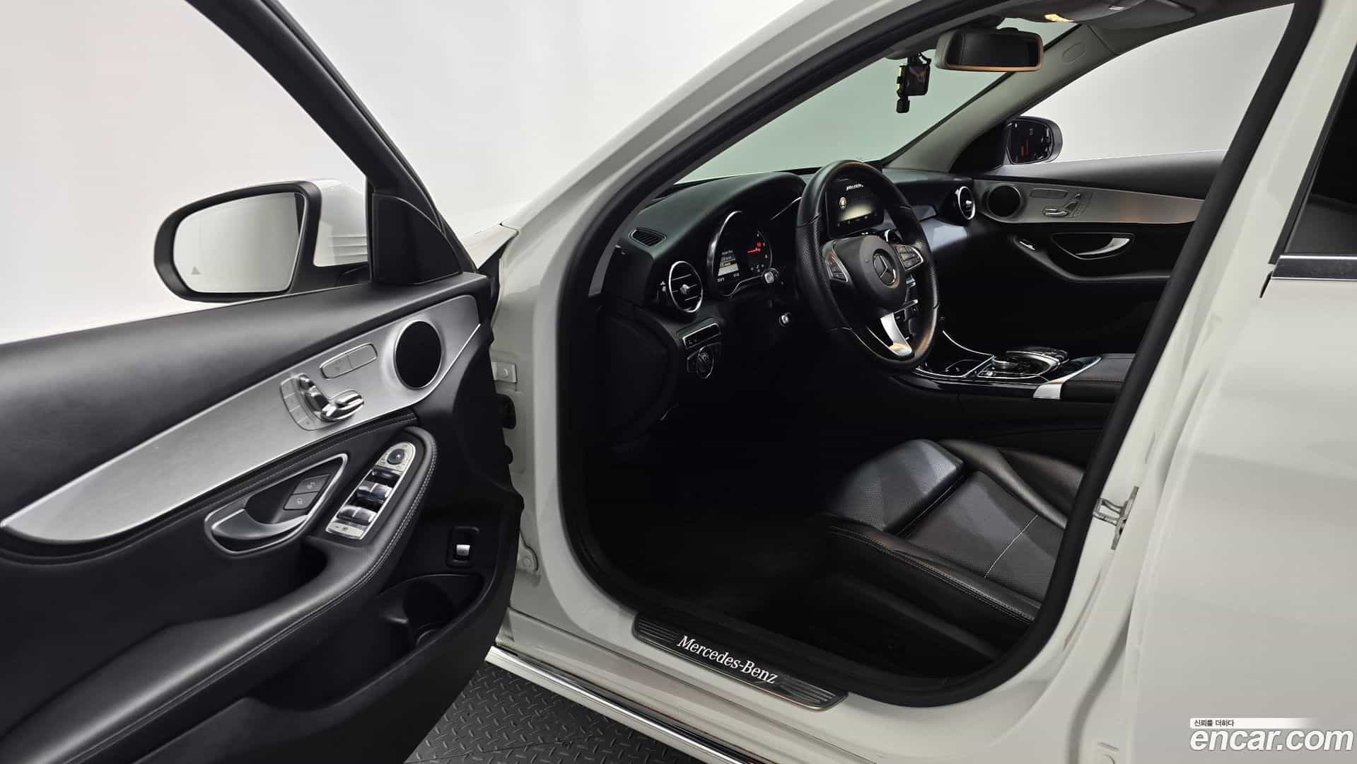 C-Class Mercedes-Benz 2015.1-INNER-010
