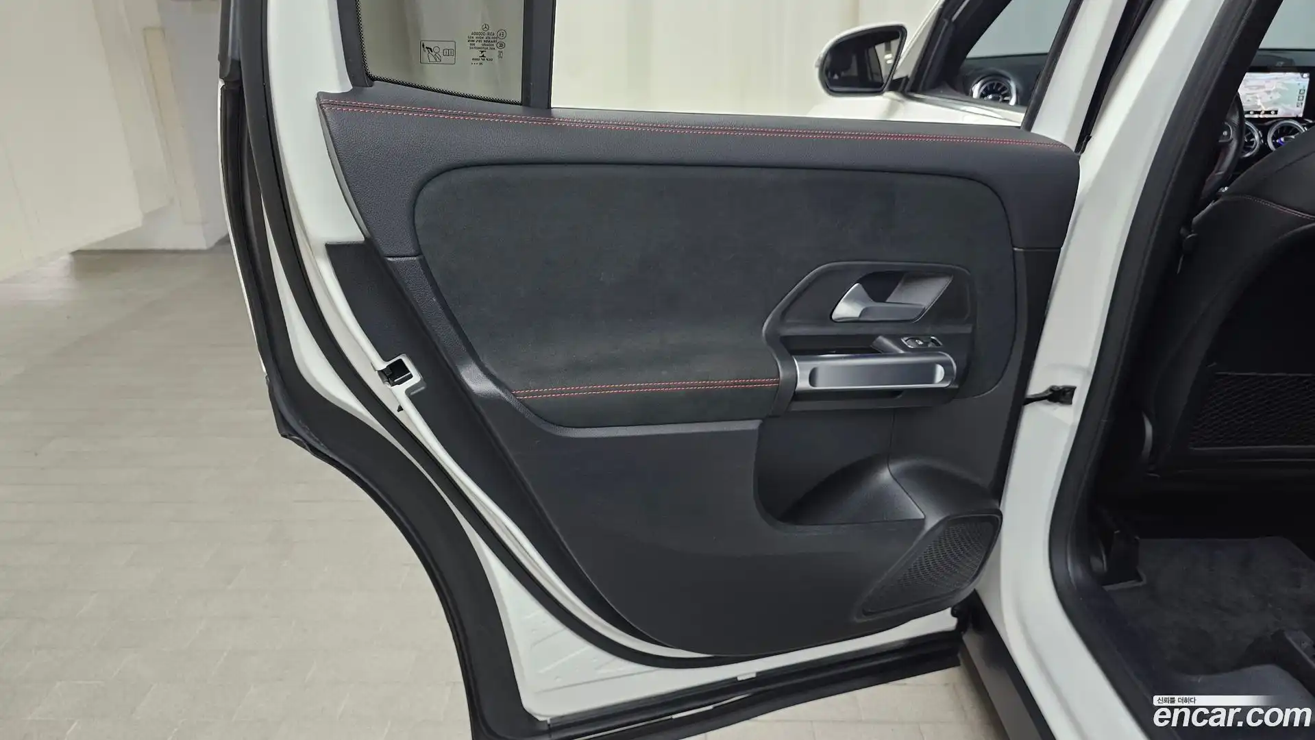 GLB-Class Mercedes-Benz 2021.3-INNER-035