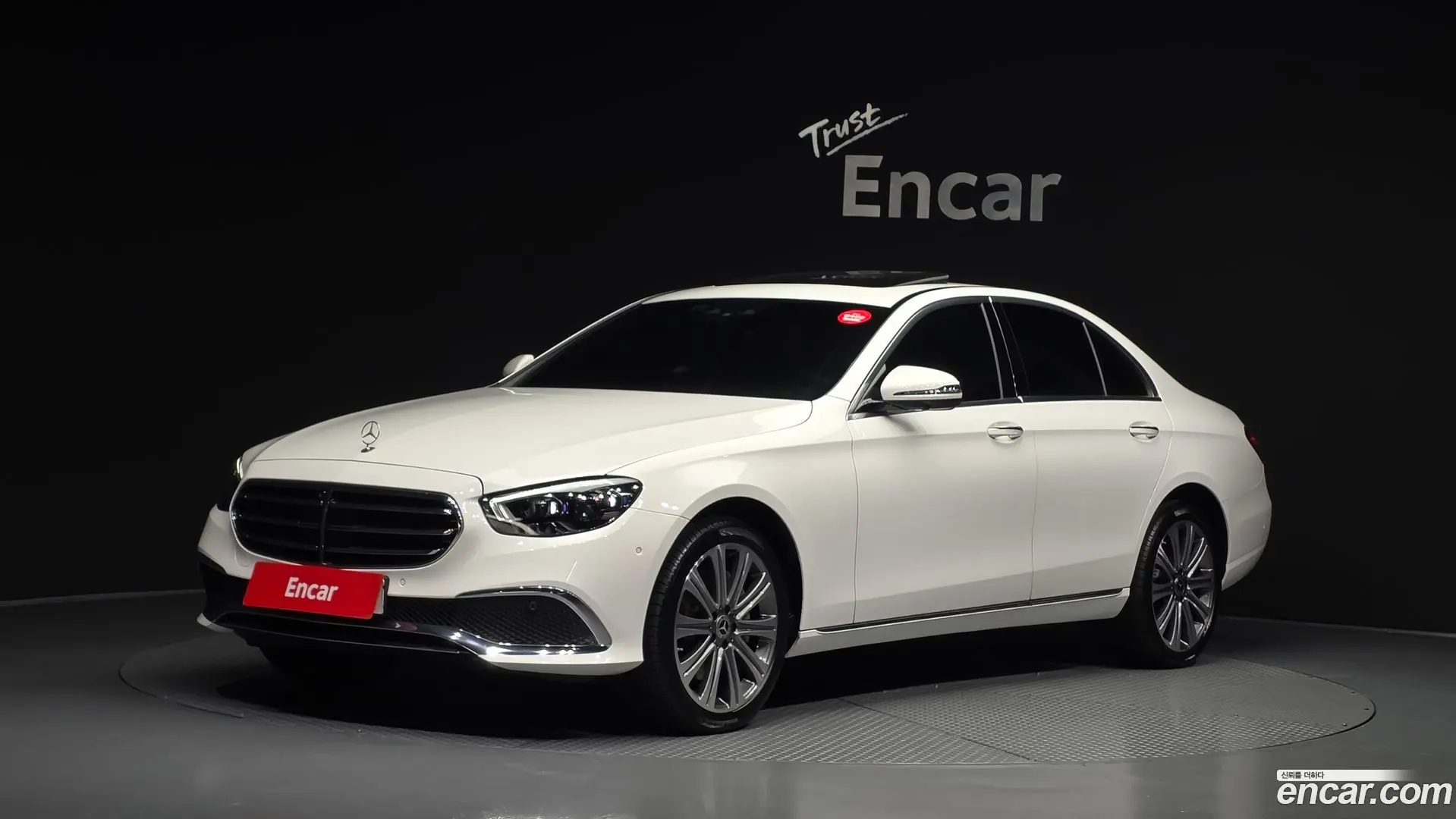 Main__Slider__Photo:E-Class Mercedes-Benz 2023.1-0