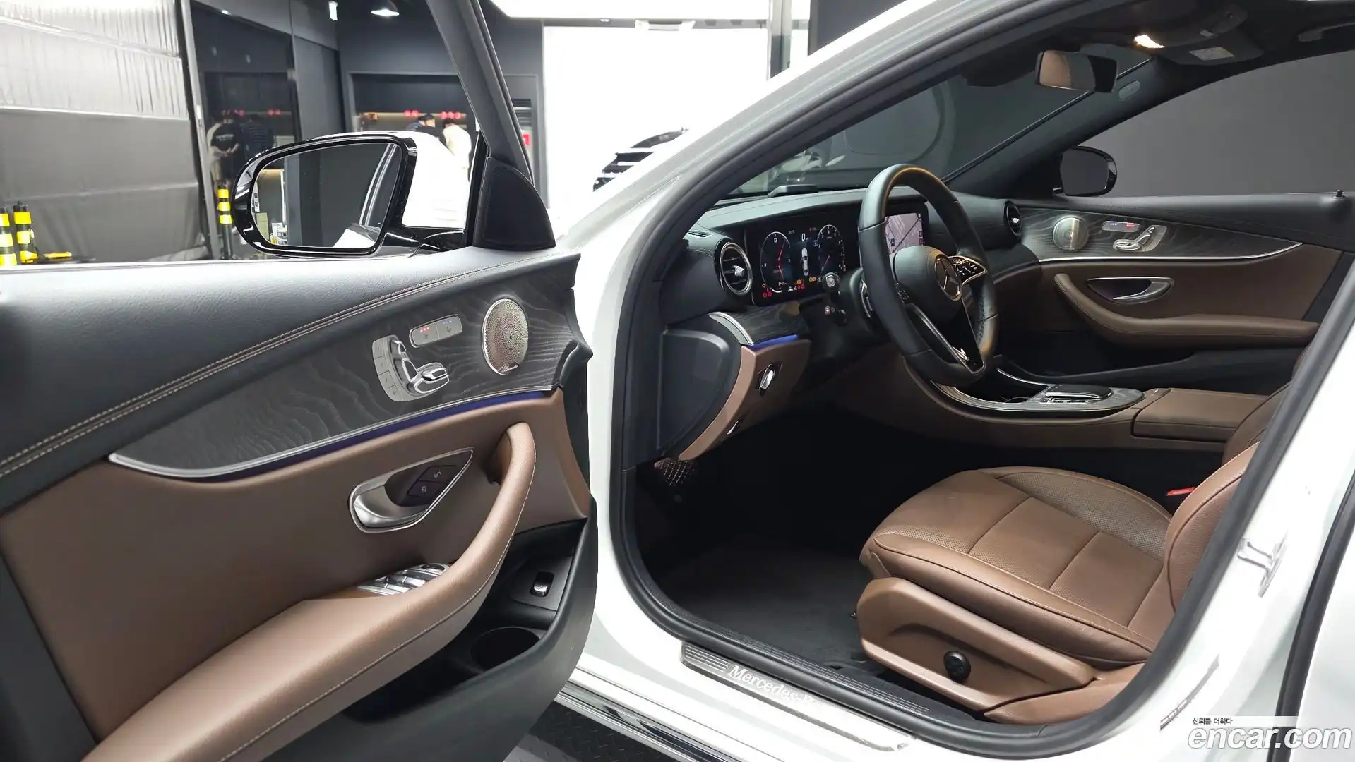 E-Class Mercedes-Benz 2023.1-INNER-010