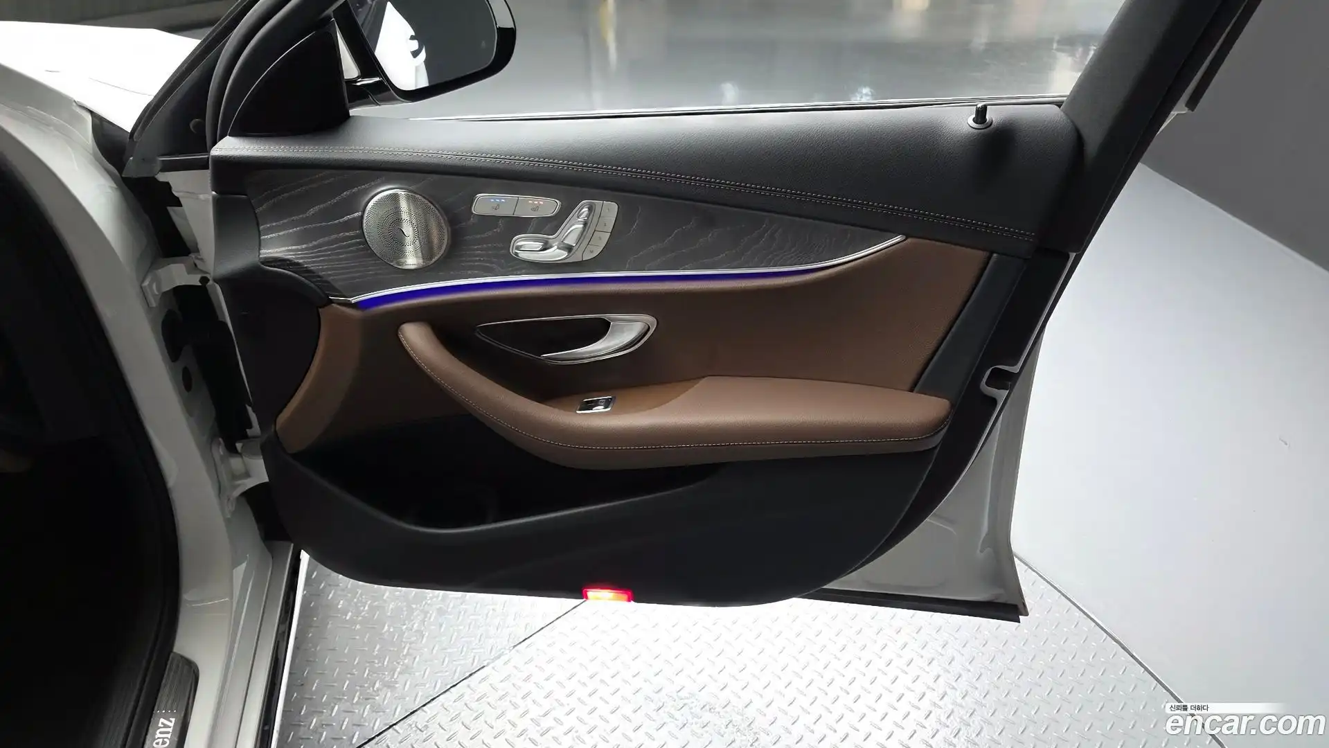 E-Class Mercedes-Benz 2023.1-INNER-034