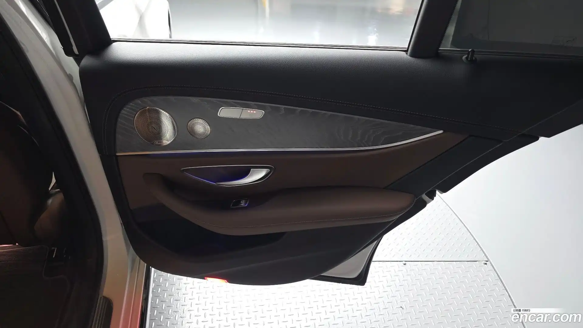 E-Class Mercedes-Benz 2023.1-INNER-035