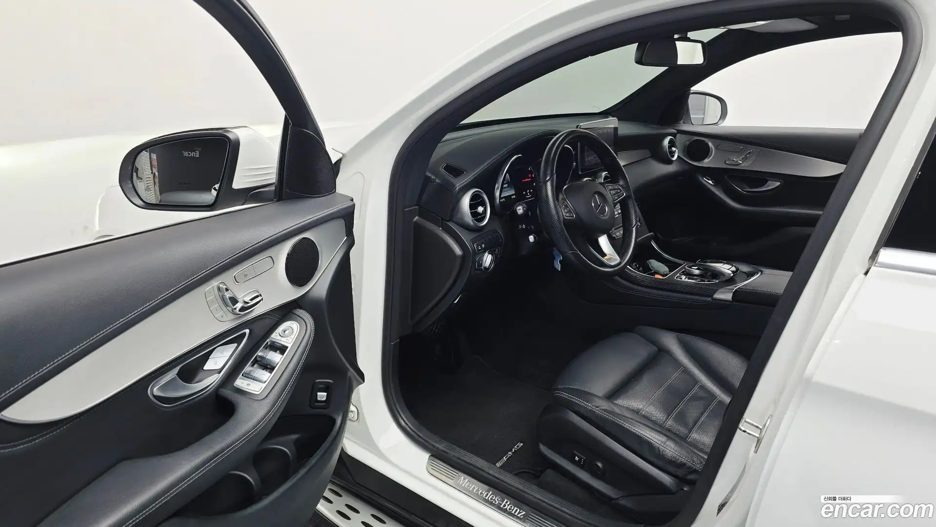 GLC-Class Mercedes-Benz 2017.3-INNER-010
