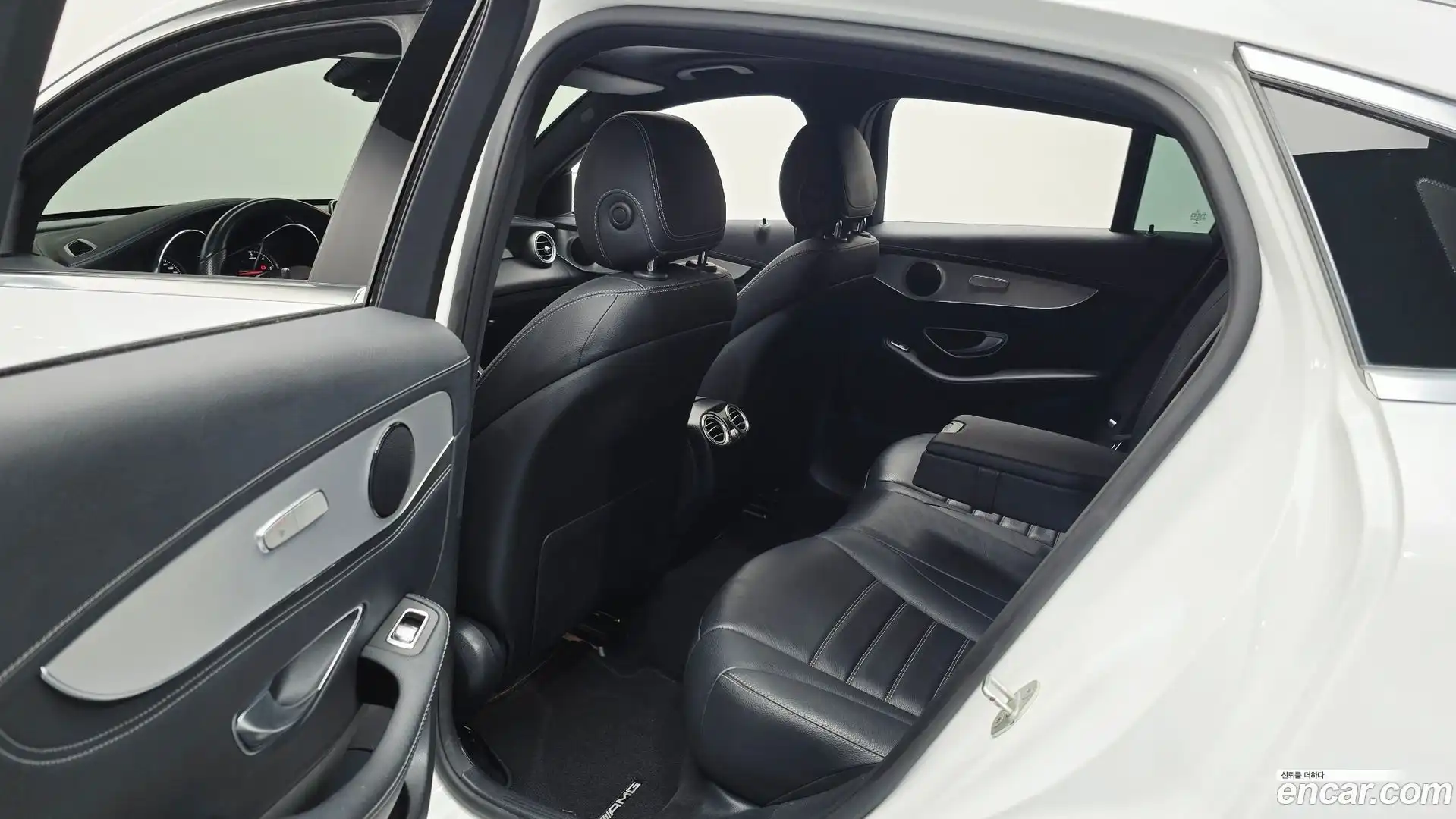 GLC-Class Mercedes-Benz 2017.3-OPTION-015