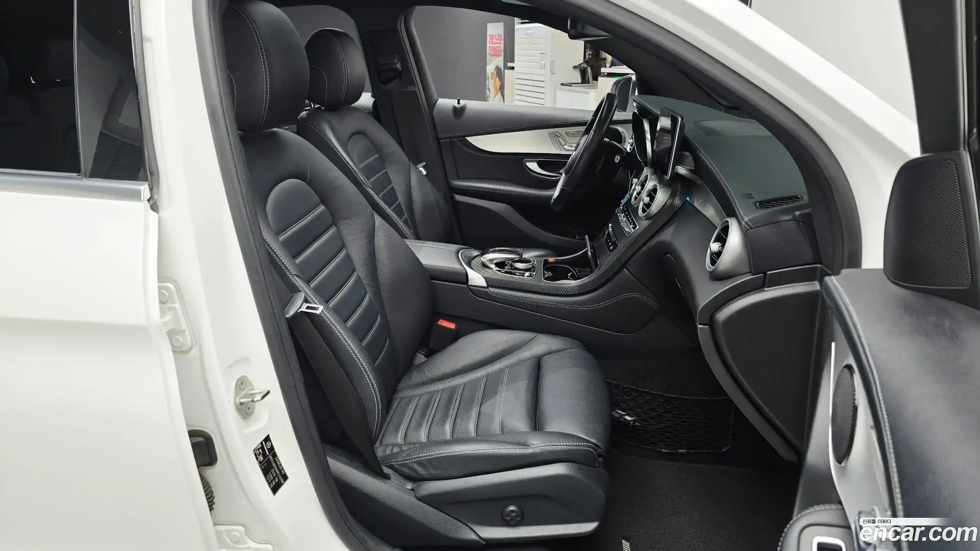 GLC-Class Mercedes-Benz 2017.3-OPTION-016